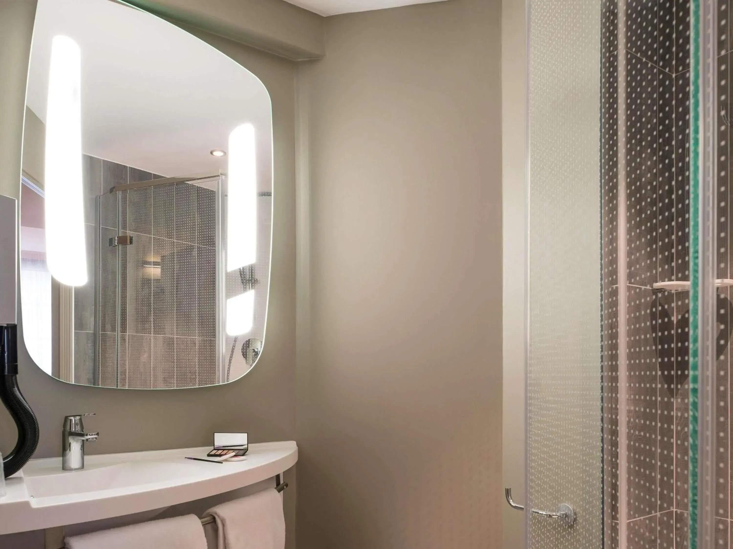 Bedroom in ibis Saint Germain en Laye Centre Bedroom in ibis Saint Germain en Laye Centre