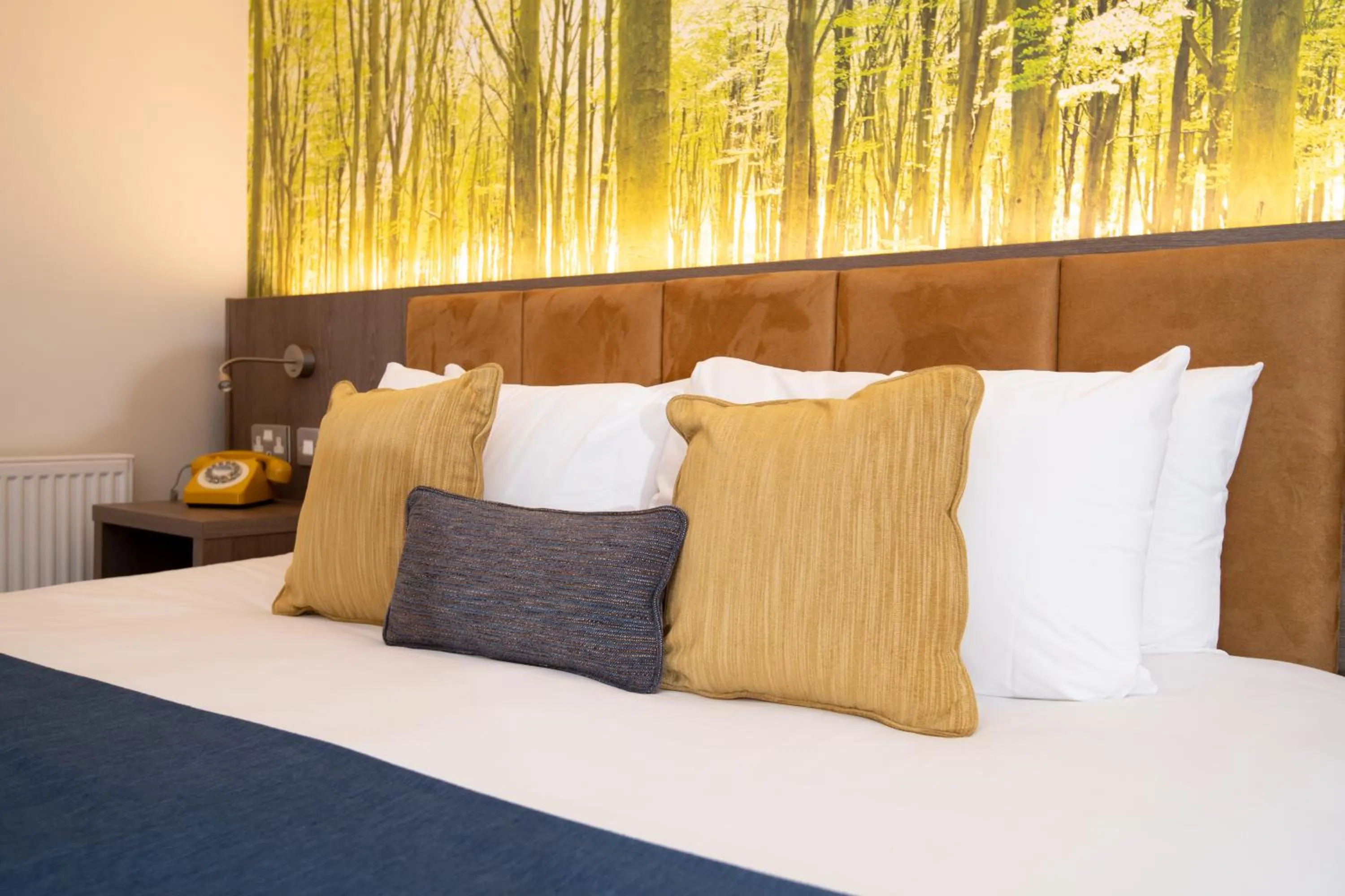 Bed in Burleigh Court Hotel and Leisure