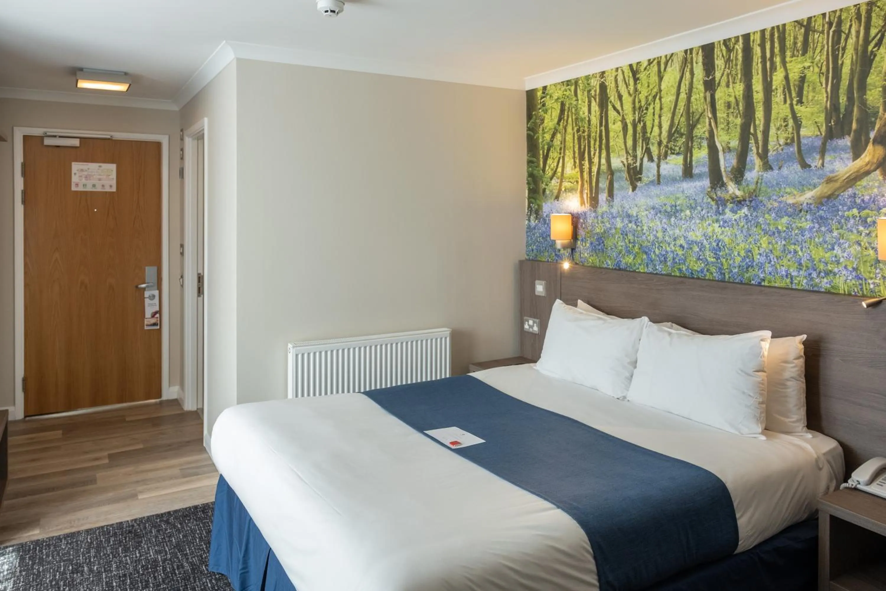 Bed in Burleigh Court Hotel and Leisure