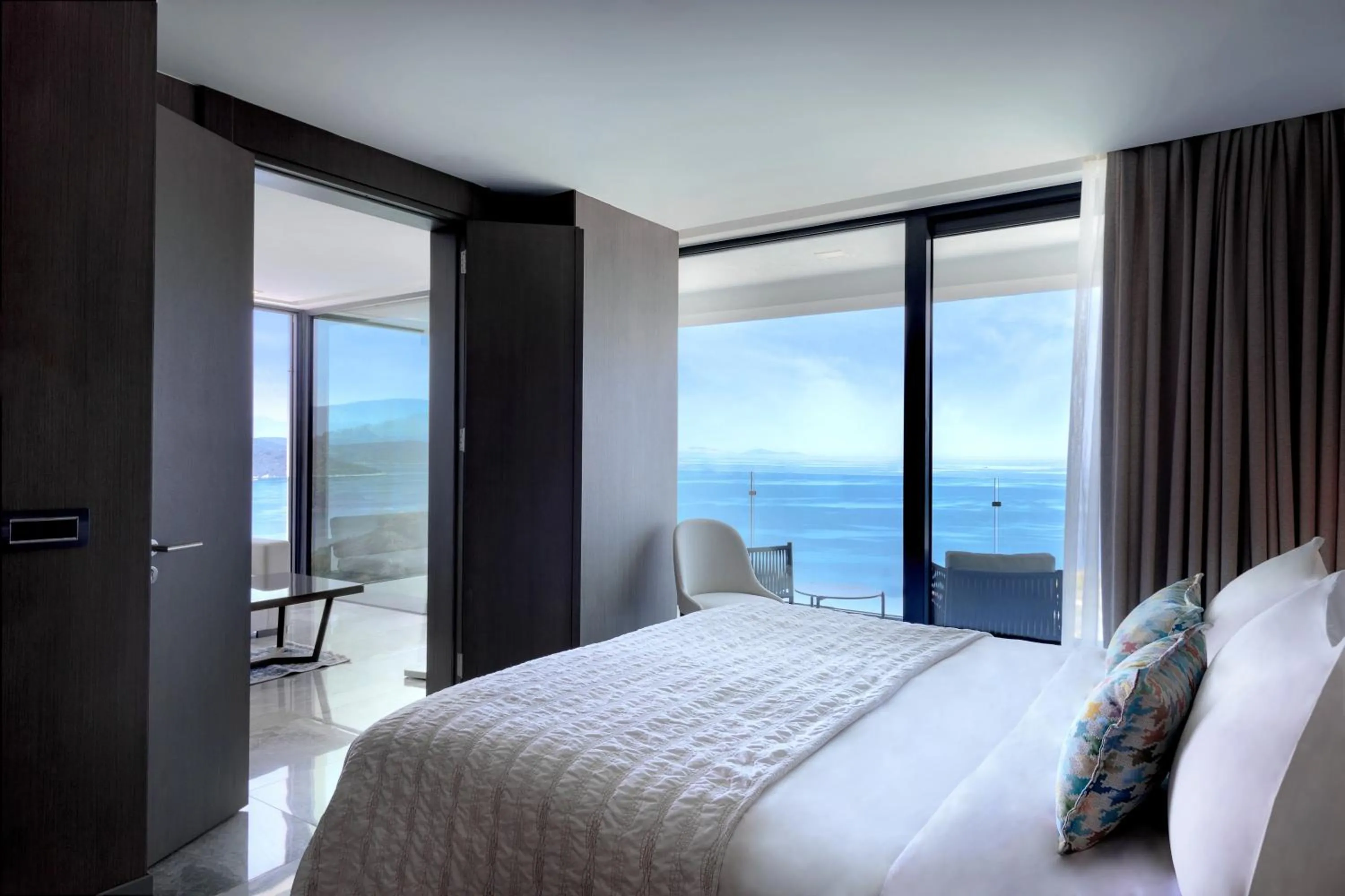 Bedroom, Bed in Le Meridien Bodrum Beach Resort