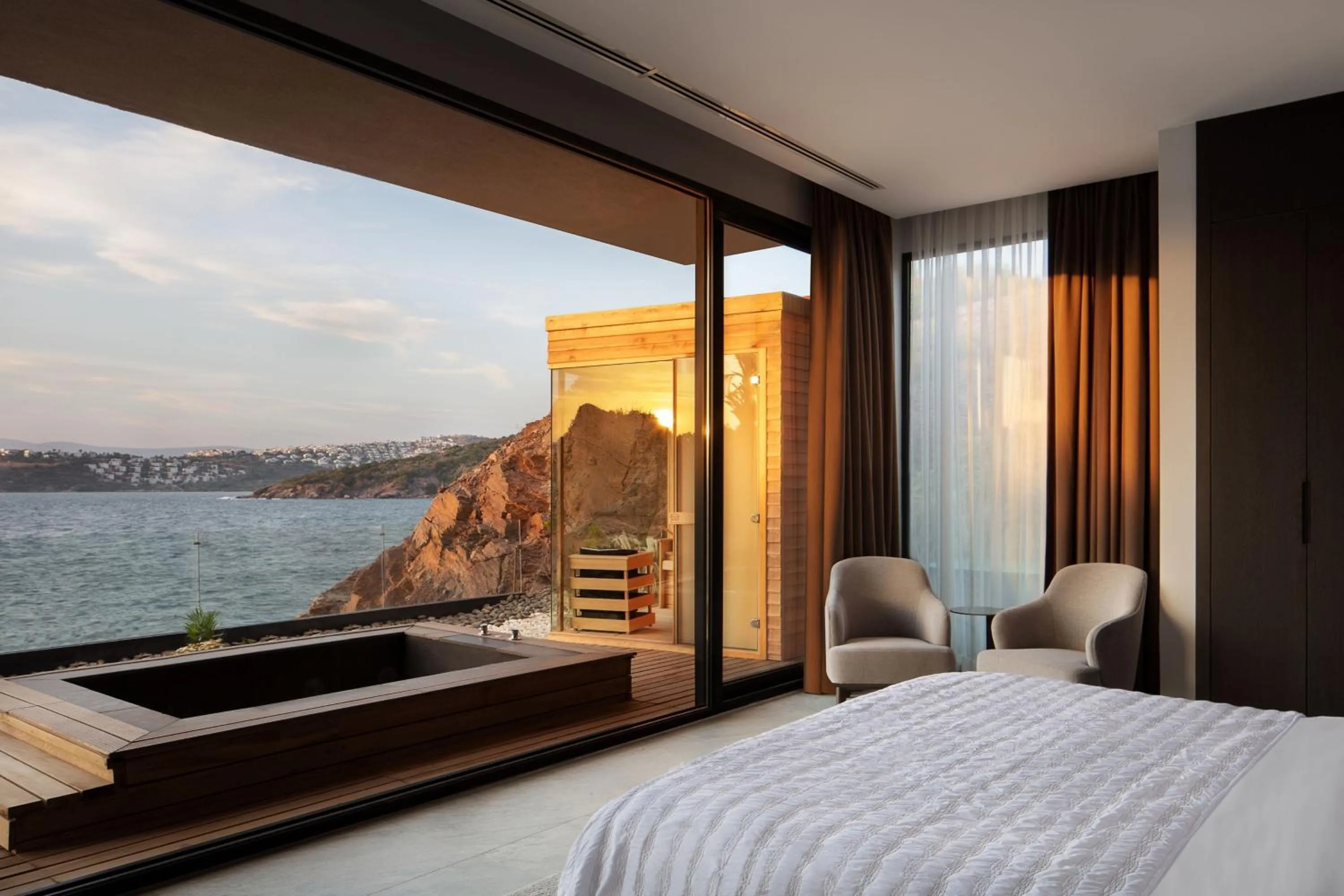 Bedroom, Bed in Le Meridien Bodrum Beach Resort