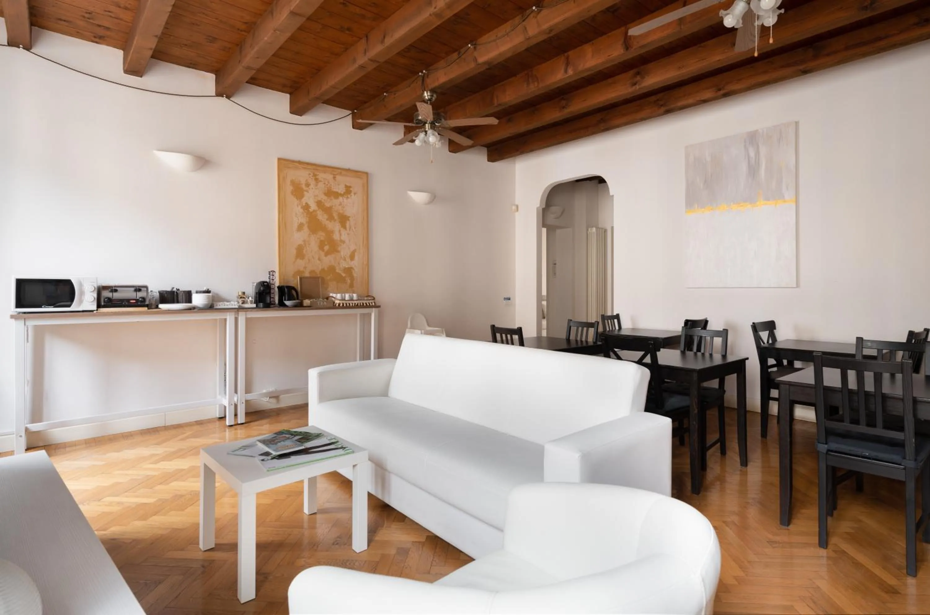 Communal lounge/ TV room in Quarenghi16