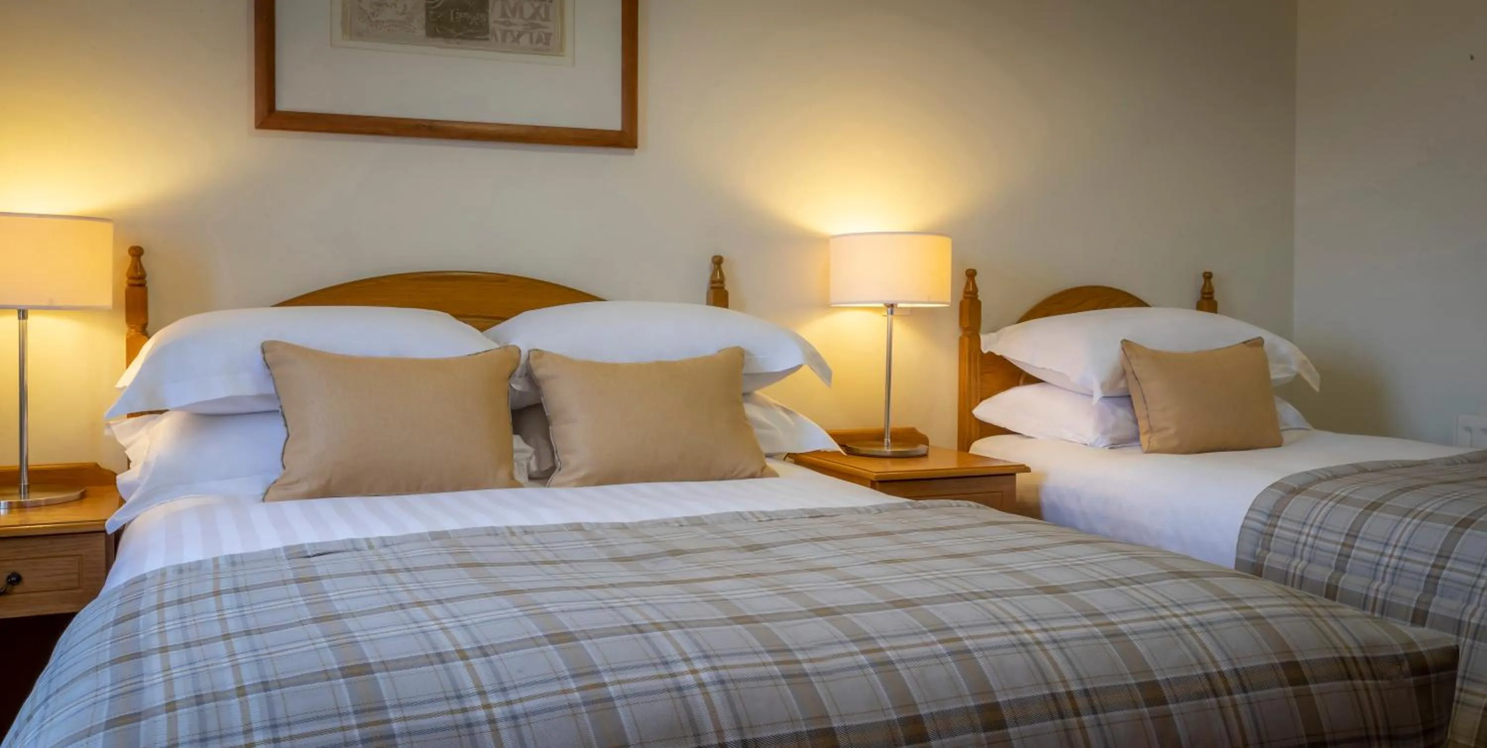 Photo of the whole room, Bed in Temple Gate Hotel