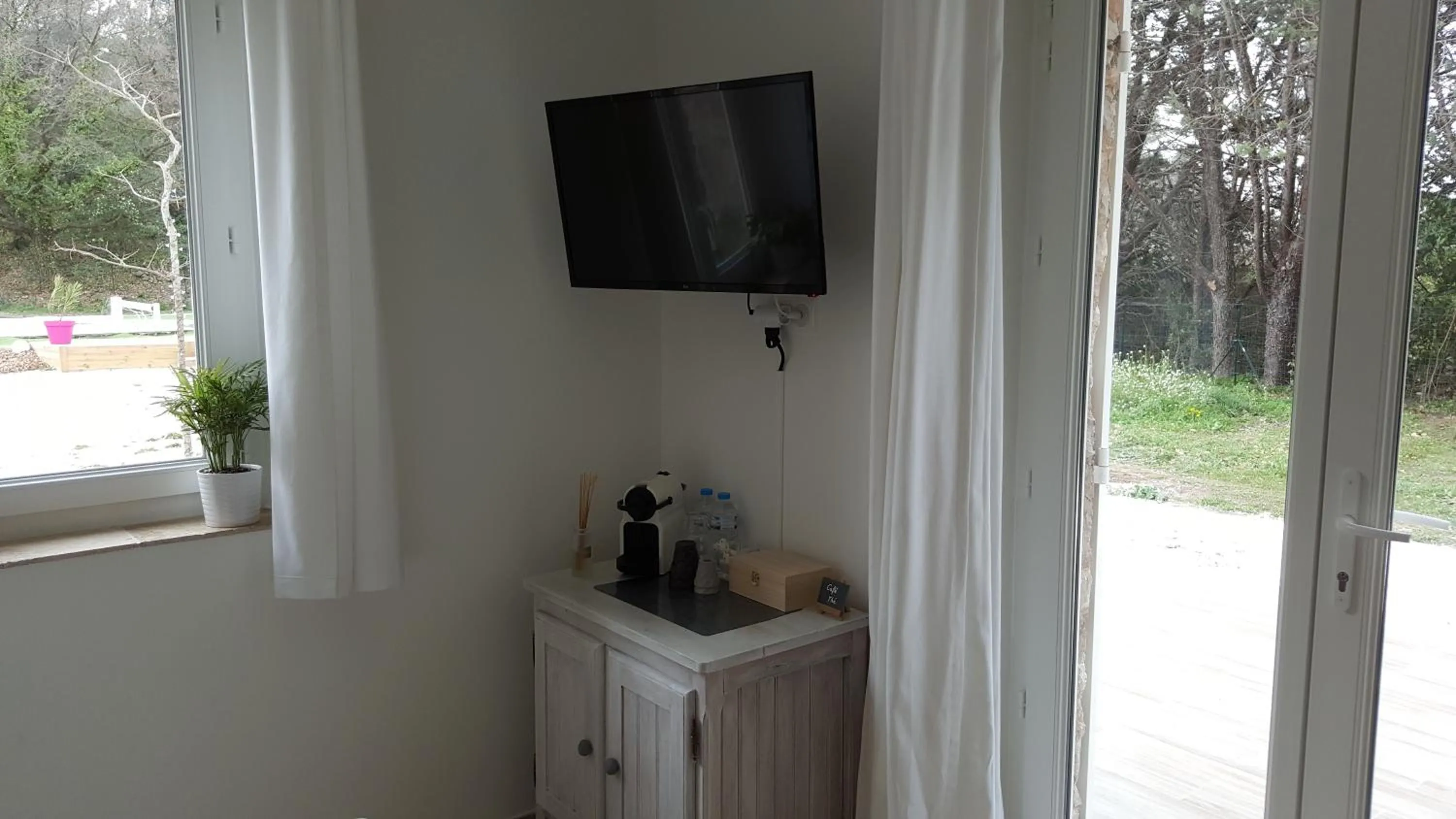 Coffee/tea facilities in Au Charme de Pépiole