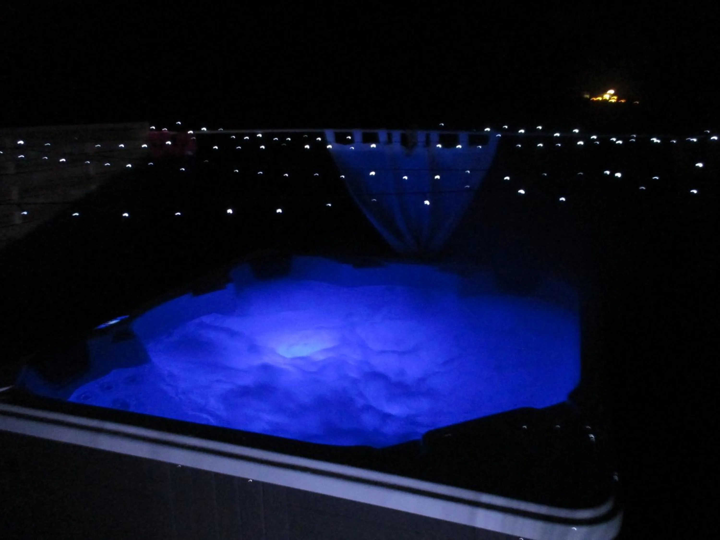 Hot Tub in Au Charme de Pépiole