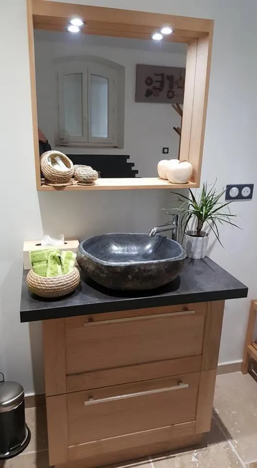 Bathroom in Au Charme de Pépiole