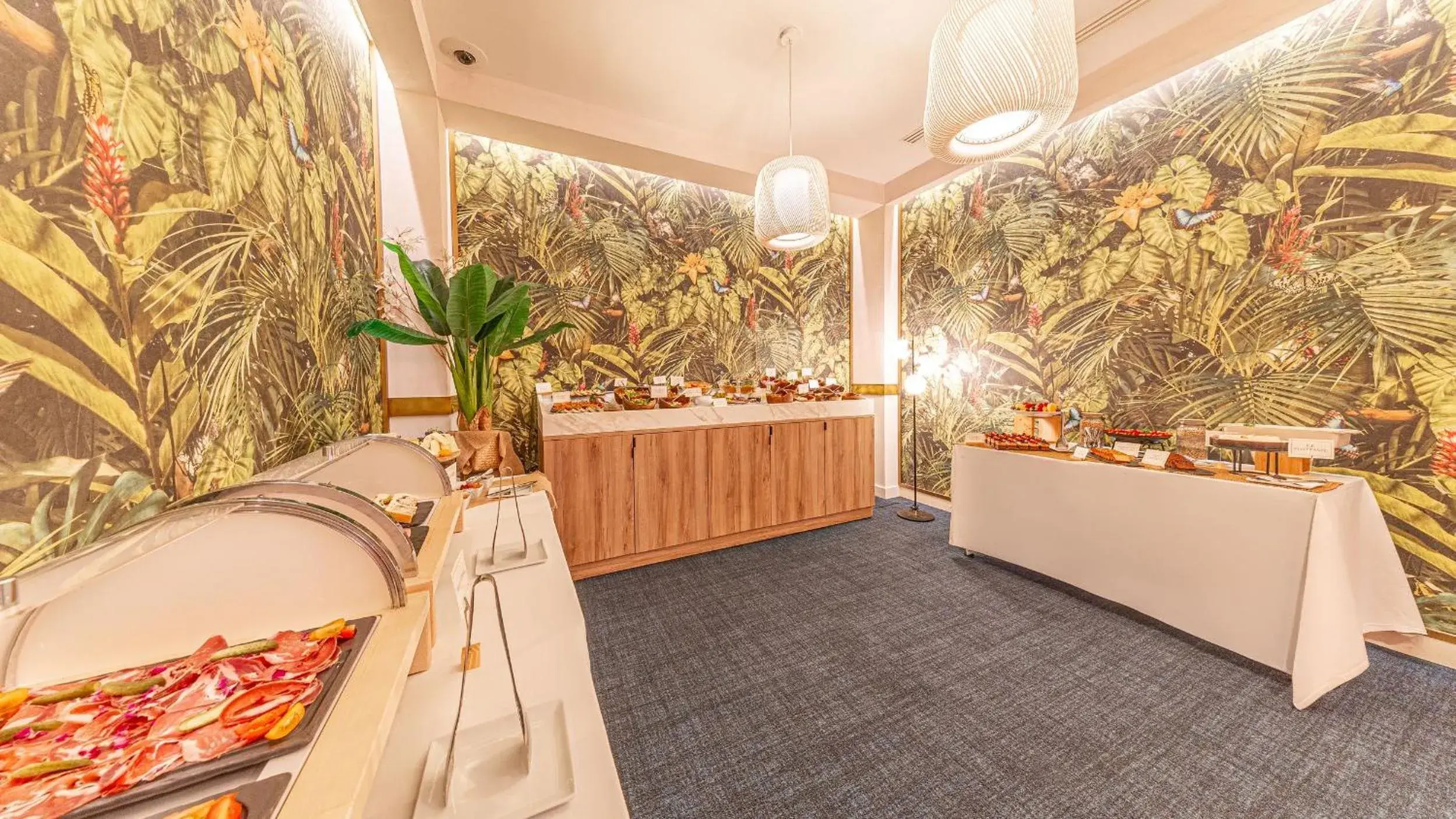 Restaurant/places to eat in Golden Tulip Aix les Bains - Hotel & Spa Restaurant/places to eat in Golden Tulip Aix les Bains - Hotel & Spa