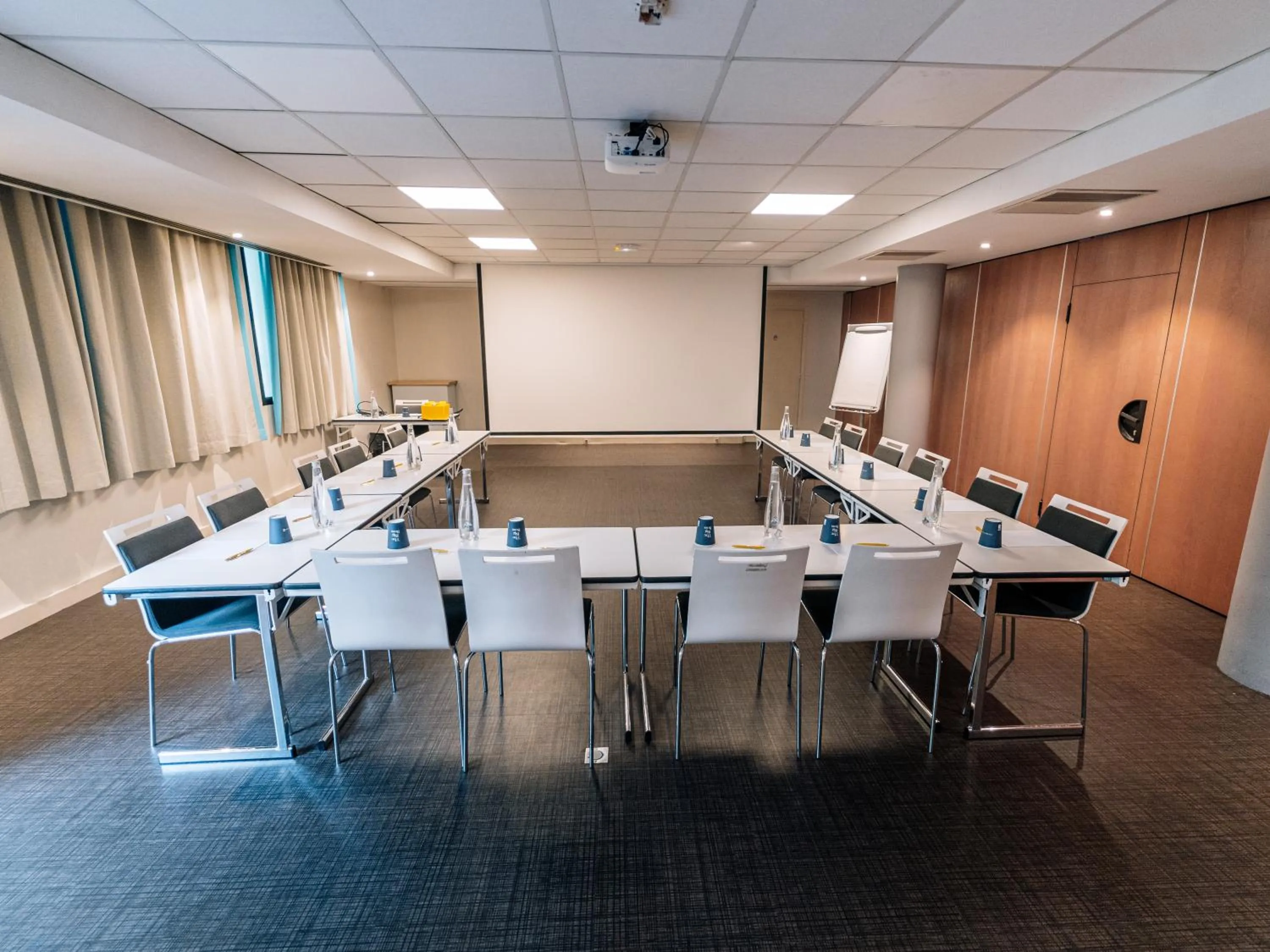 Meeting/conference room in Golden Tulip Aix les Bains - Hotel & Spa