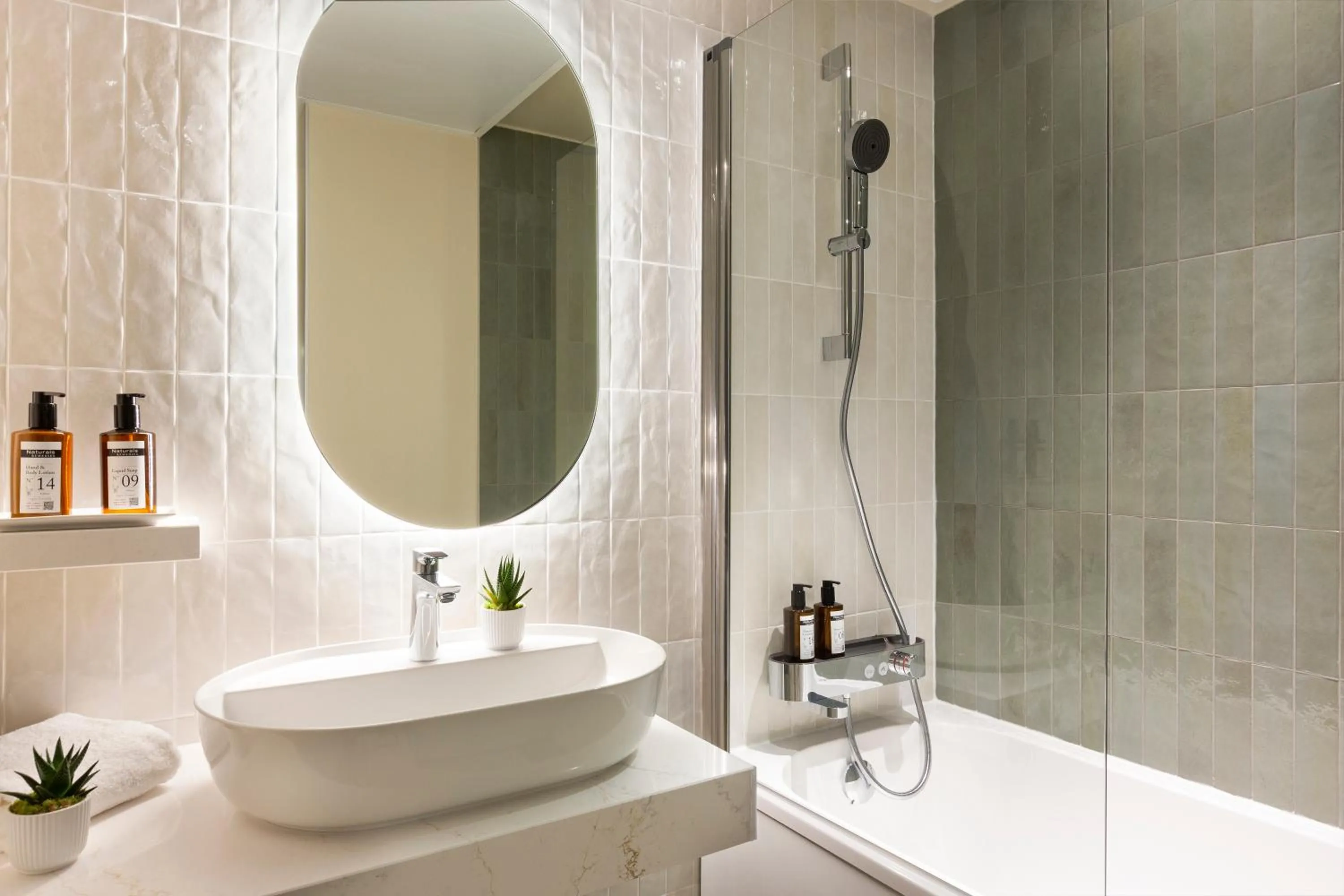 Bathroom in Citadines Les Halles Paris