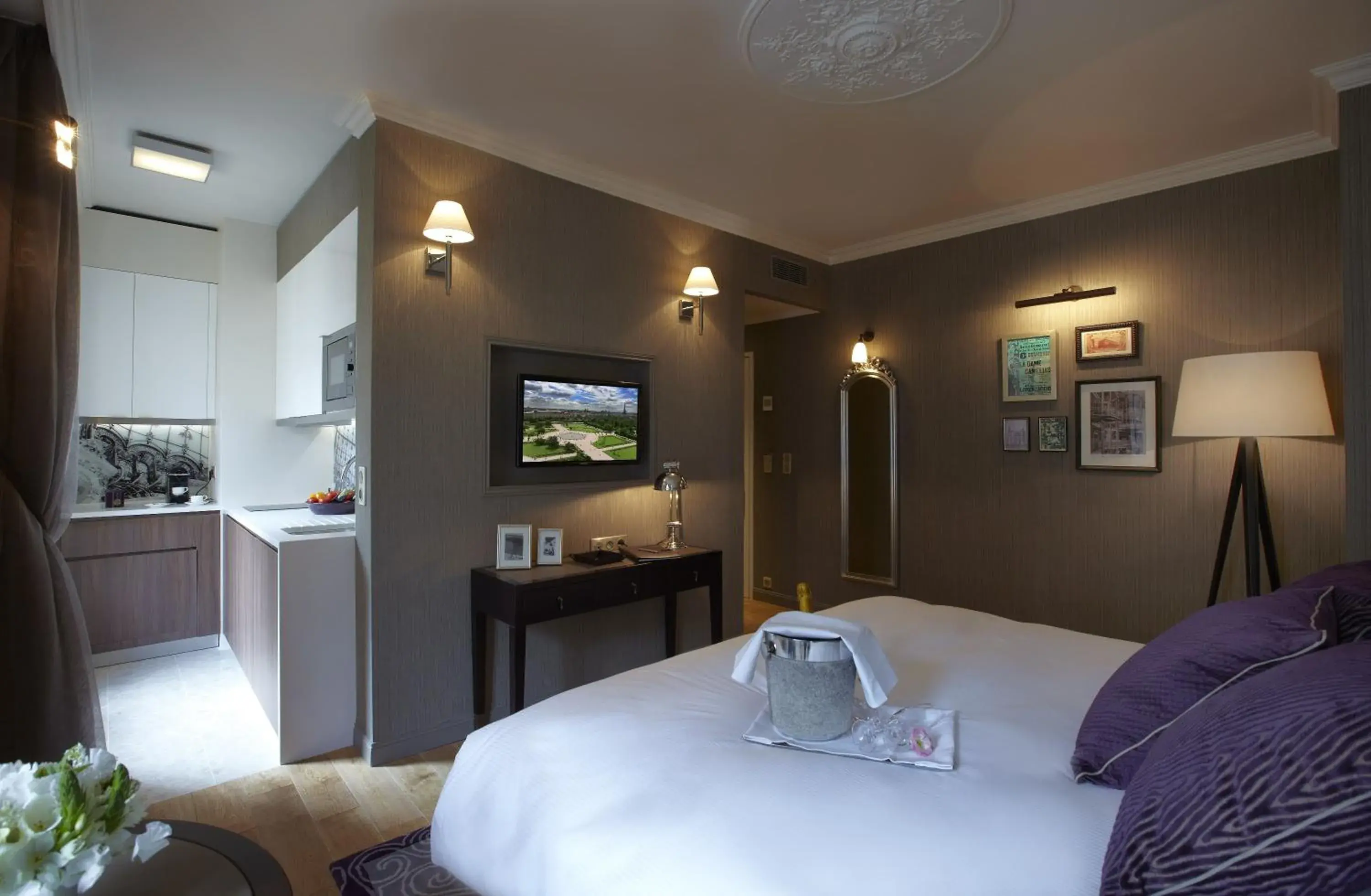 TV and multimedia, Bed in La Clef Louvre Paris by The Crest Collection TV and multimedia, Bed in La Clef Louvre Paris by The Crest Collection