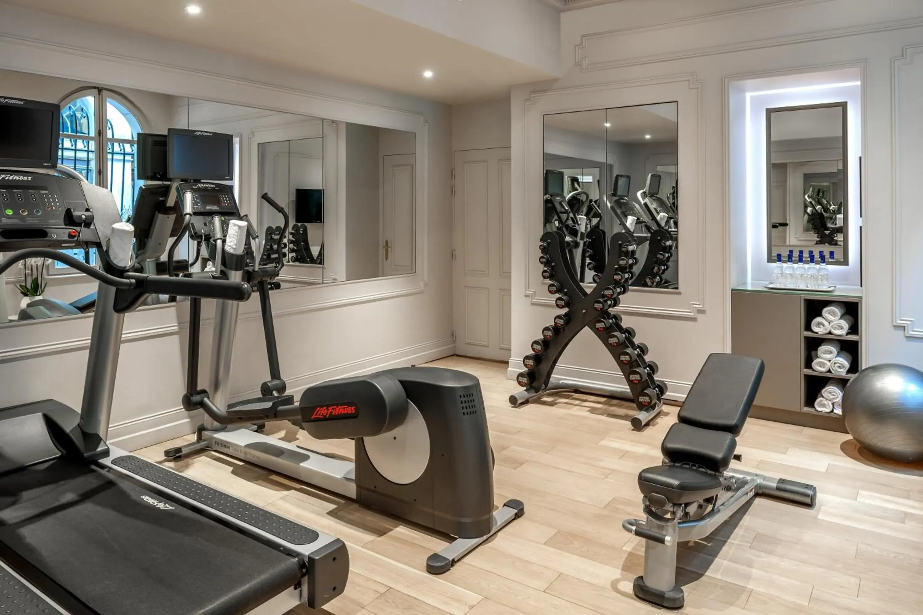 Fitness centre/facilities in La Clef Louvre Paris by The Crest Collection Fitness centre/facilities in La Clef Louvre Paris by The Crest Collection