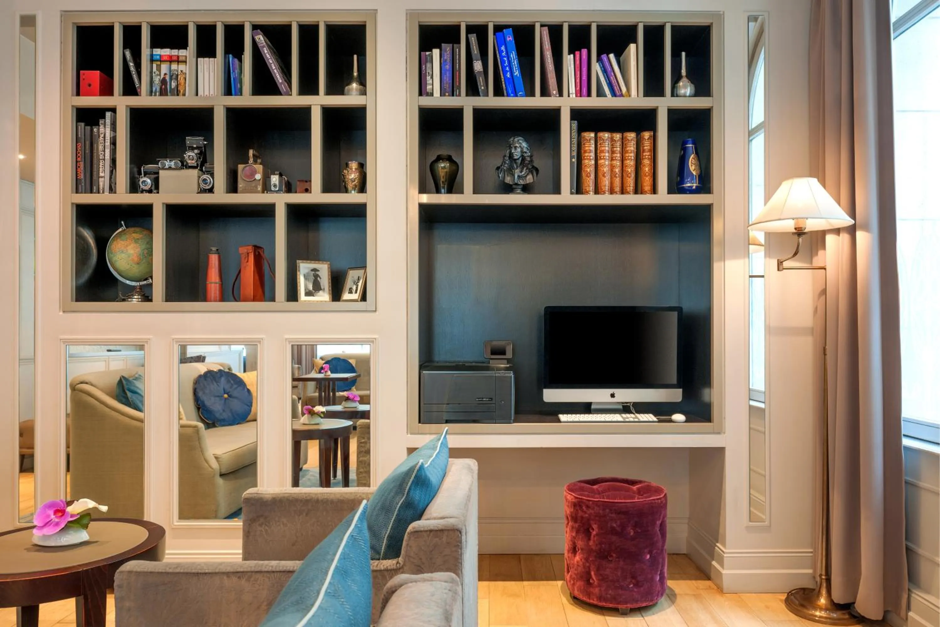 Lounge or bar in La Clef Louvre Paris by The Crest Collection