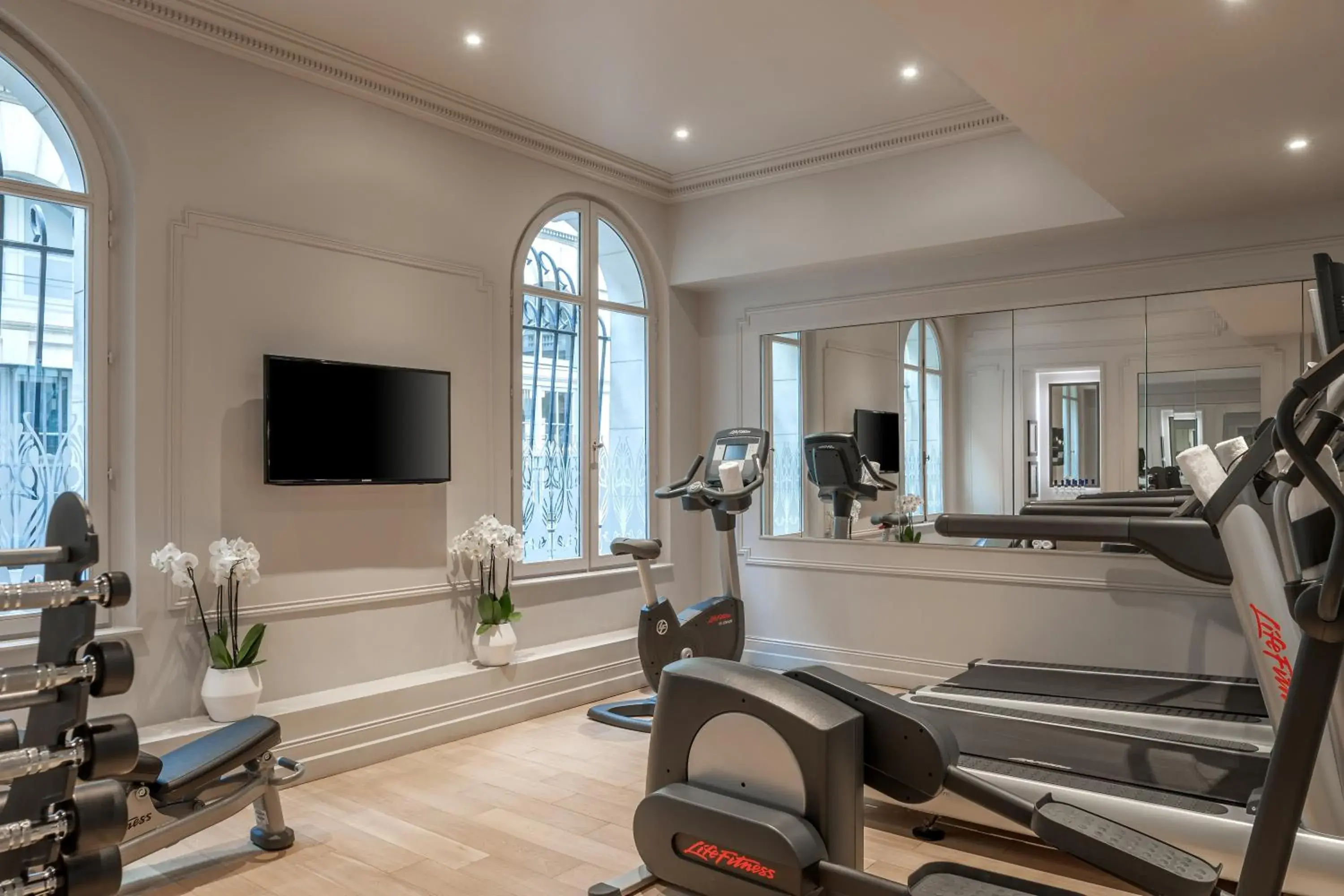 Fitness centre/facilities in La Clef Louvre Paris by The Crest Collection Fitness centre/facilities in La Clef Louvre Paris by The Crest Collection