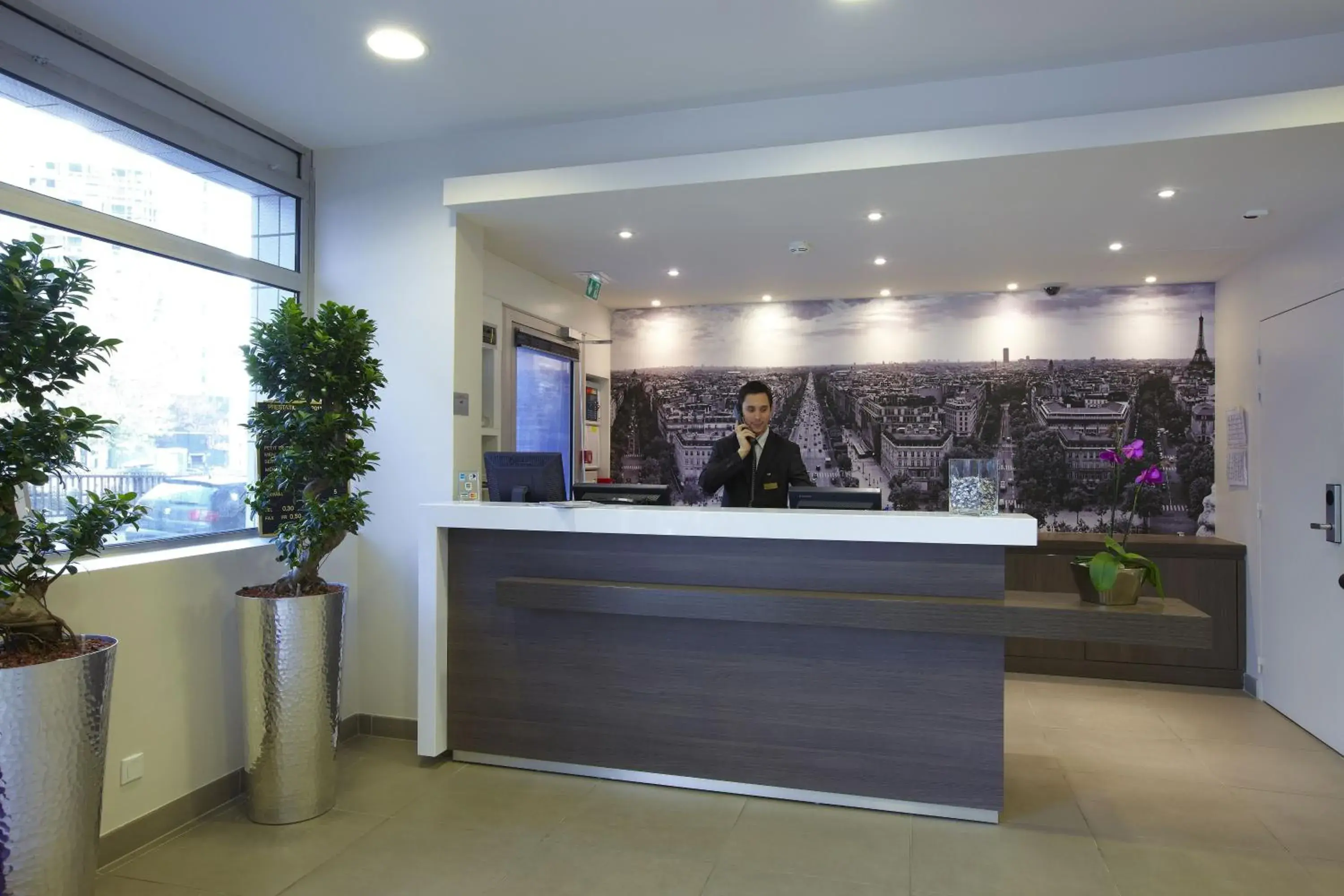 Lobby or reception in Citadines Montparnasse Paris Lobby or reception in Citadines Montparnasse Paris