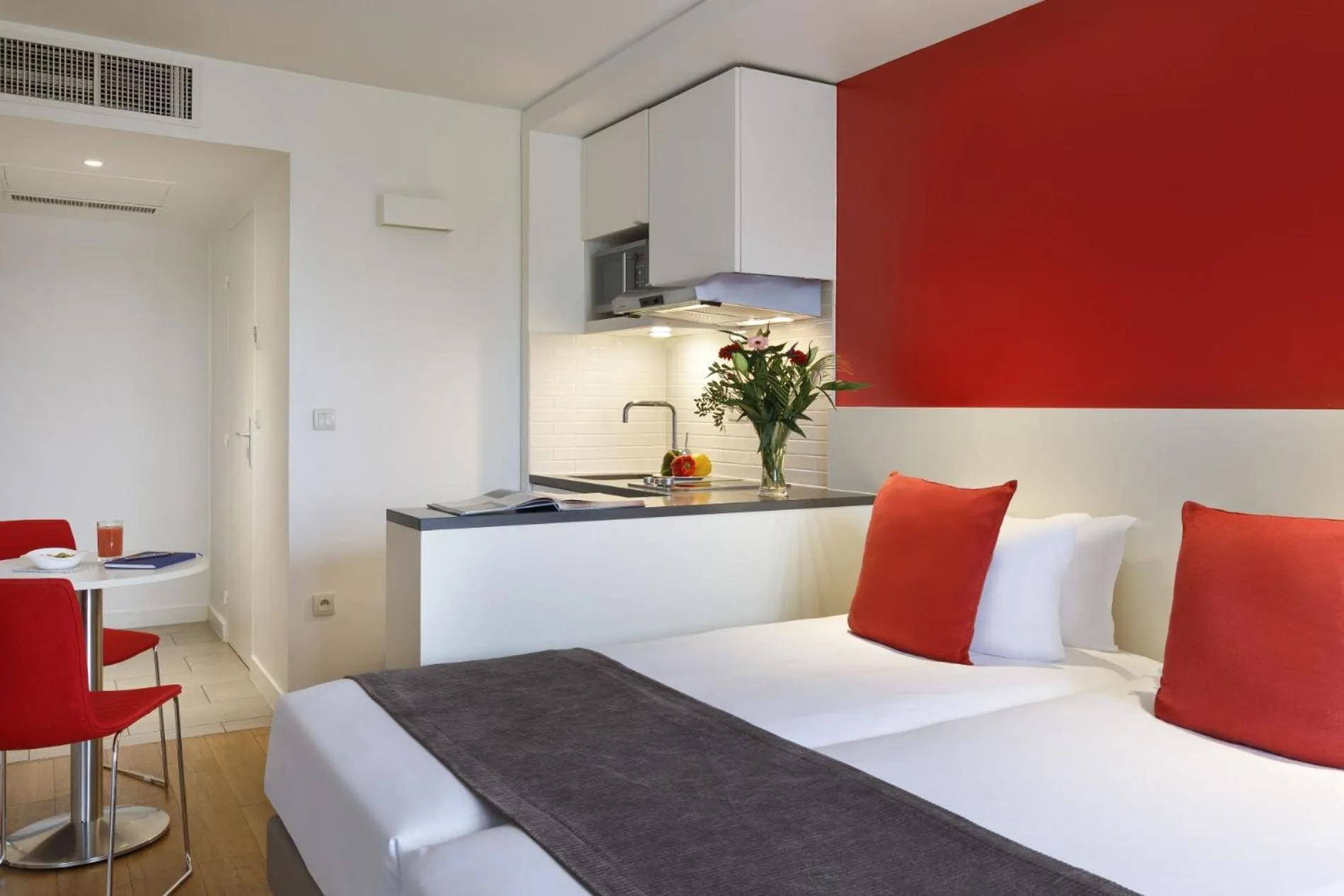 TV and multimedia, Bed in Citadines Montparnasse Paris