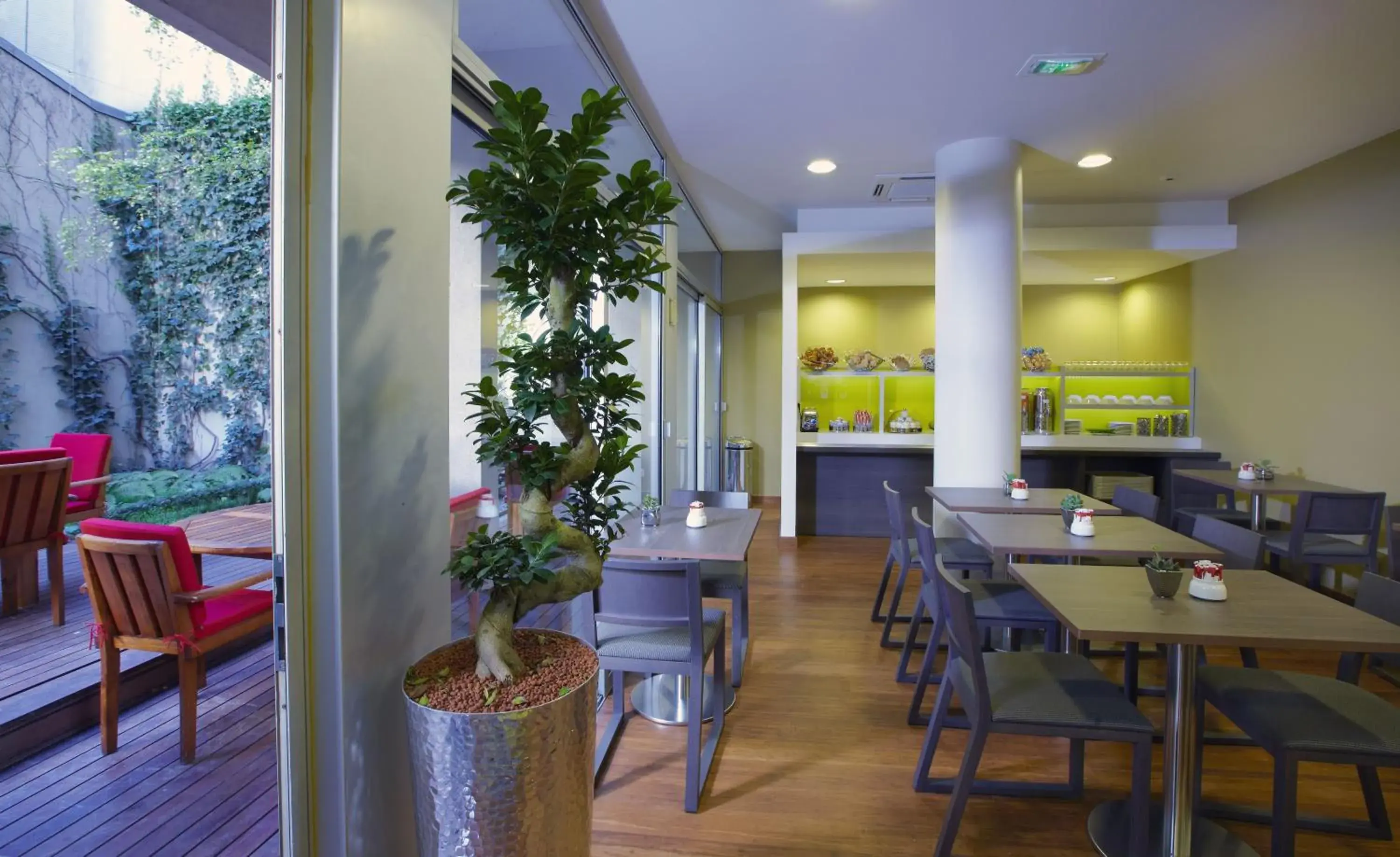 Restaurant/places to eat in Citadines Montparnasse Paris Restaurant/places to eat in Citadines Montparnasse Paris