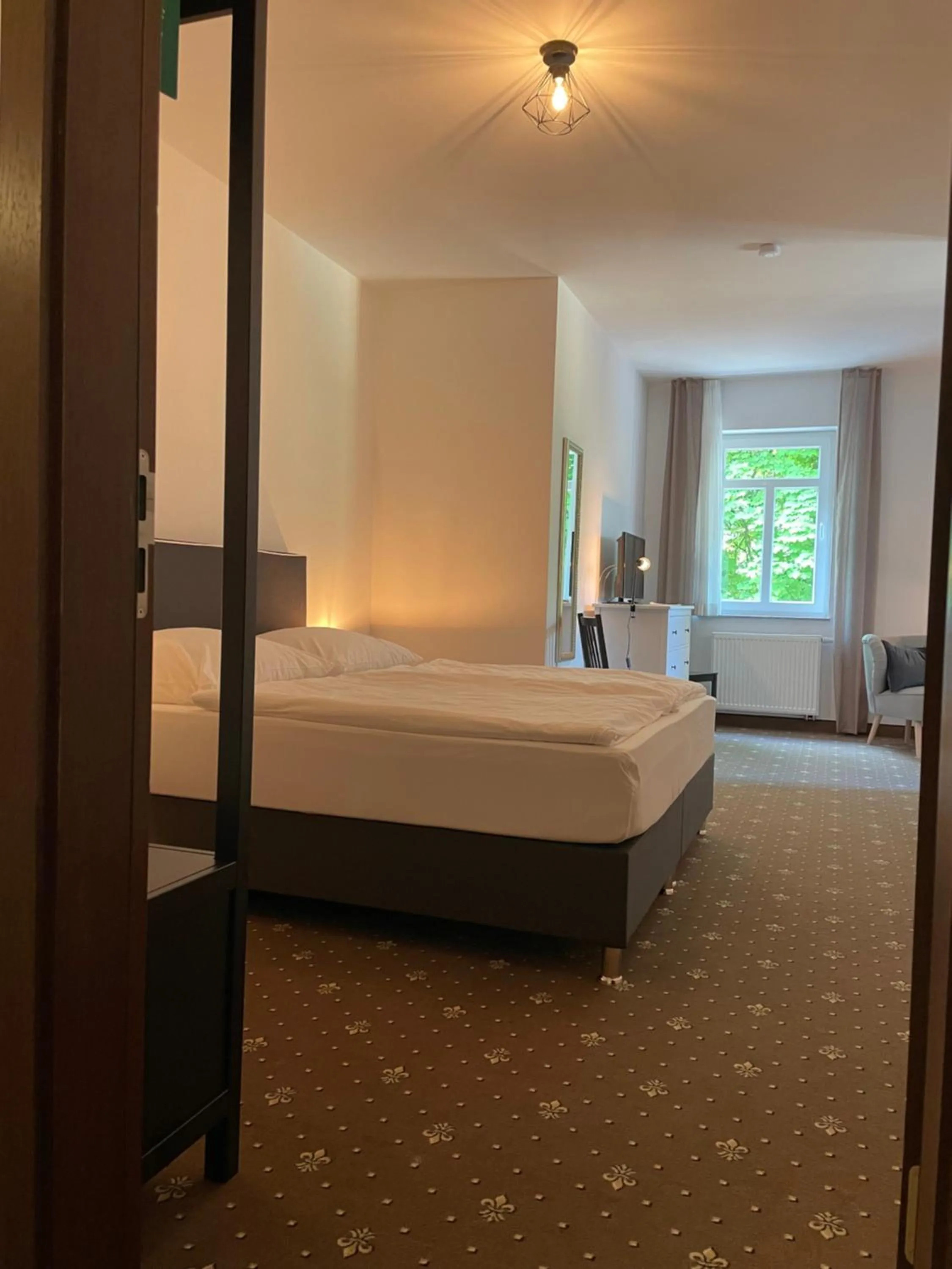 Photo of the whole room, Bed in dS Hotel Gronau