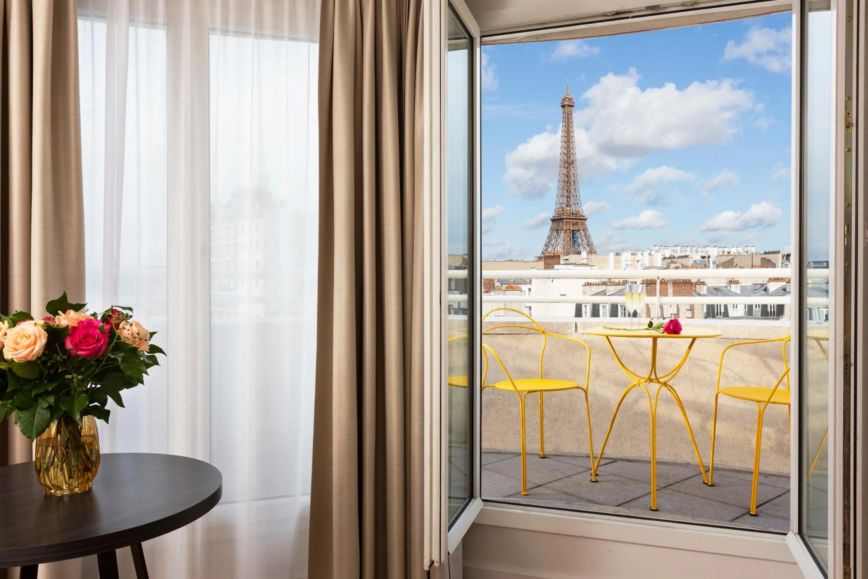 Balcony/Terrace in Citadines Tour Eiffel Paris
