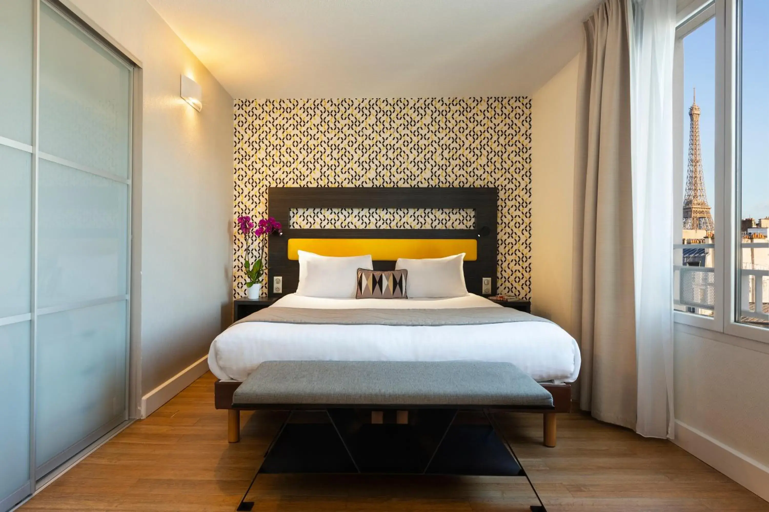 Bed in Citadines Tour Eiffel Paris Bed in Citadines Tour Eiffel Paris