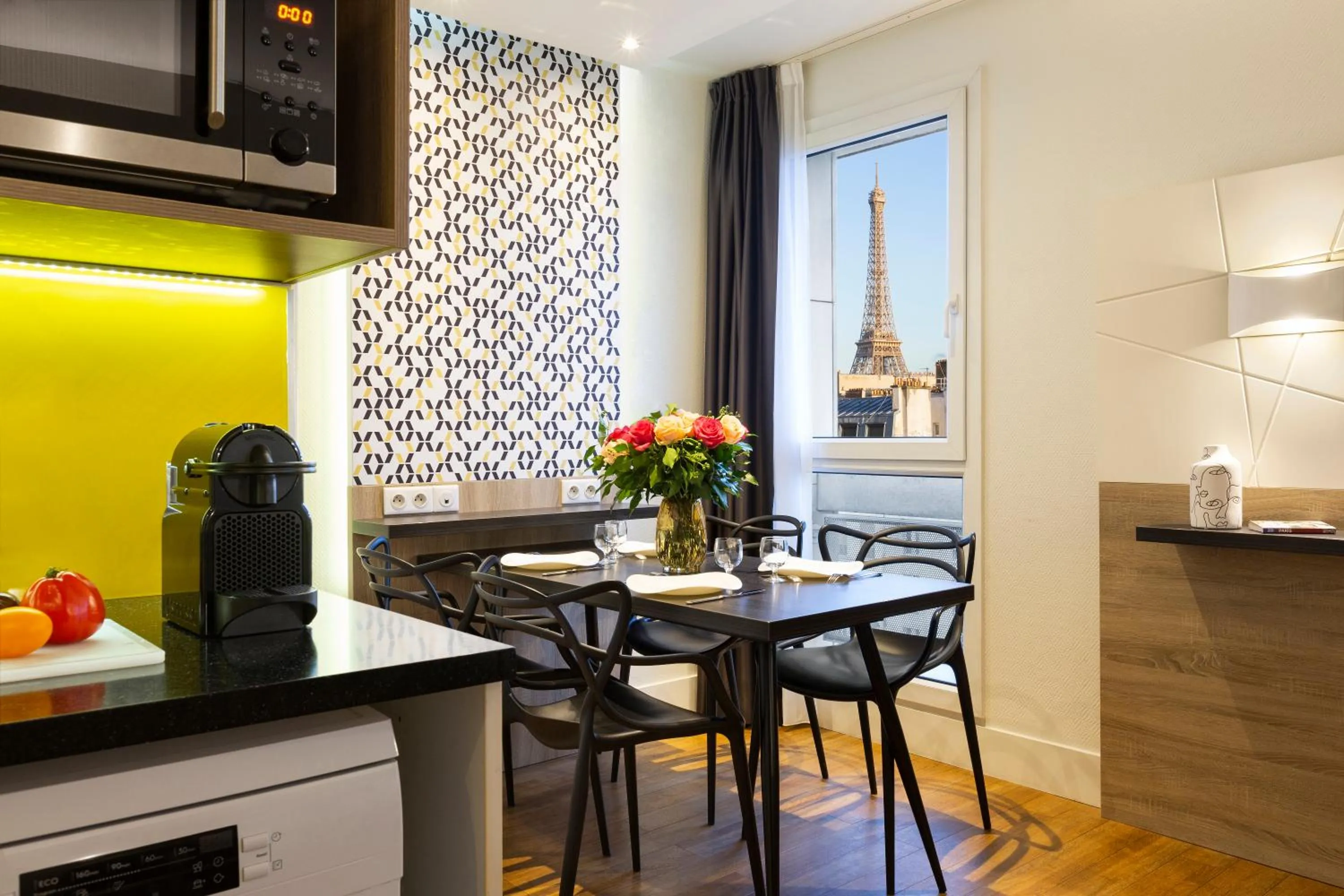 Dining area in Citadines Tour Eiffel Paris