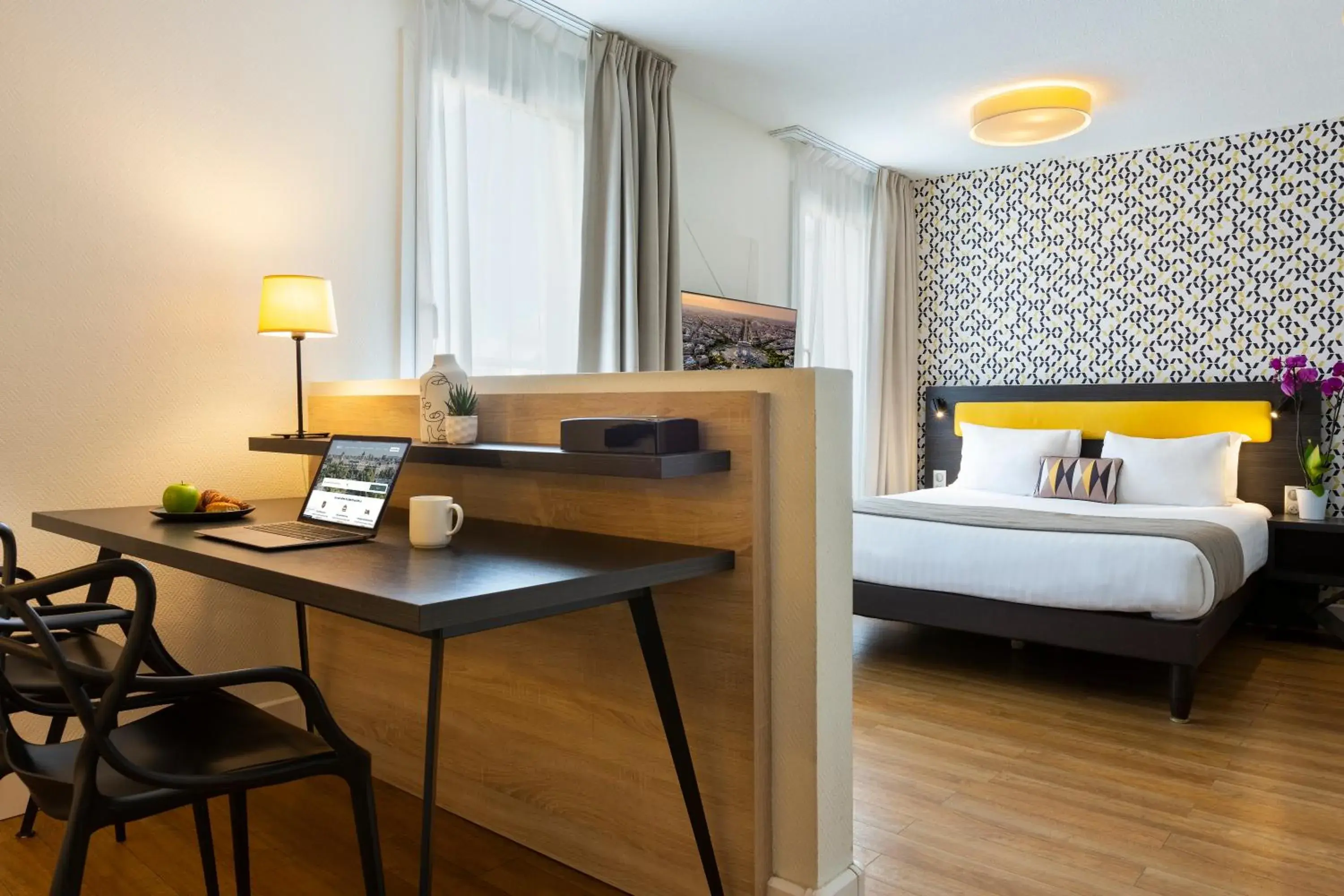 Bed in Citadines Tour Eiffel Paris Bed in Citadines Tour Eiffel Paris