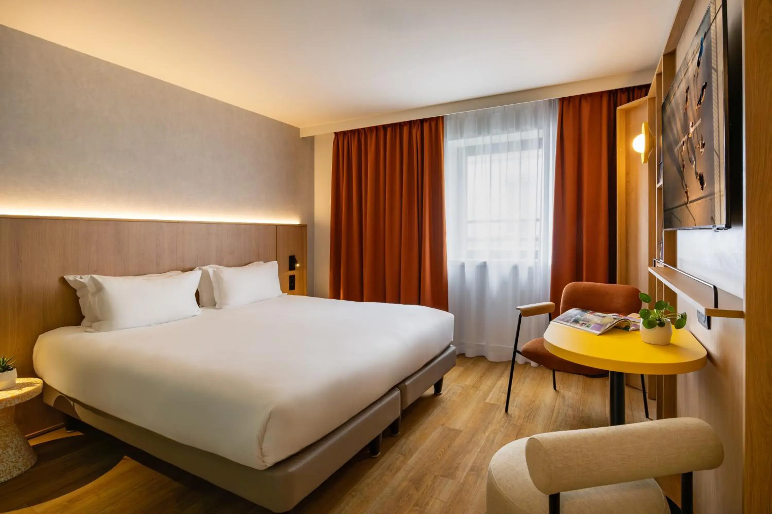 Bed in Citadines République Paris Bed in Citadines République Paris