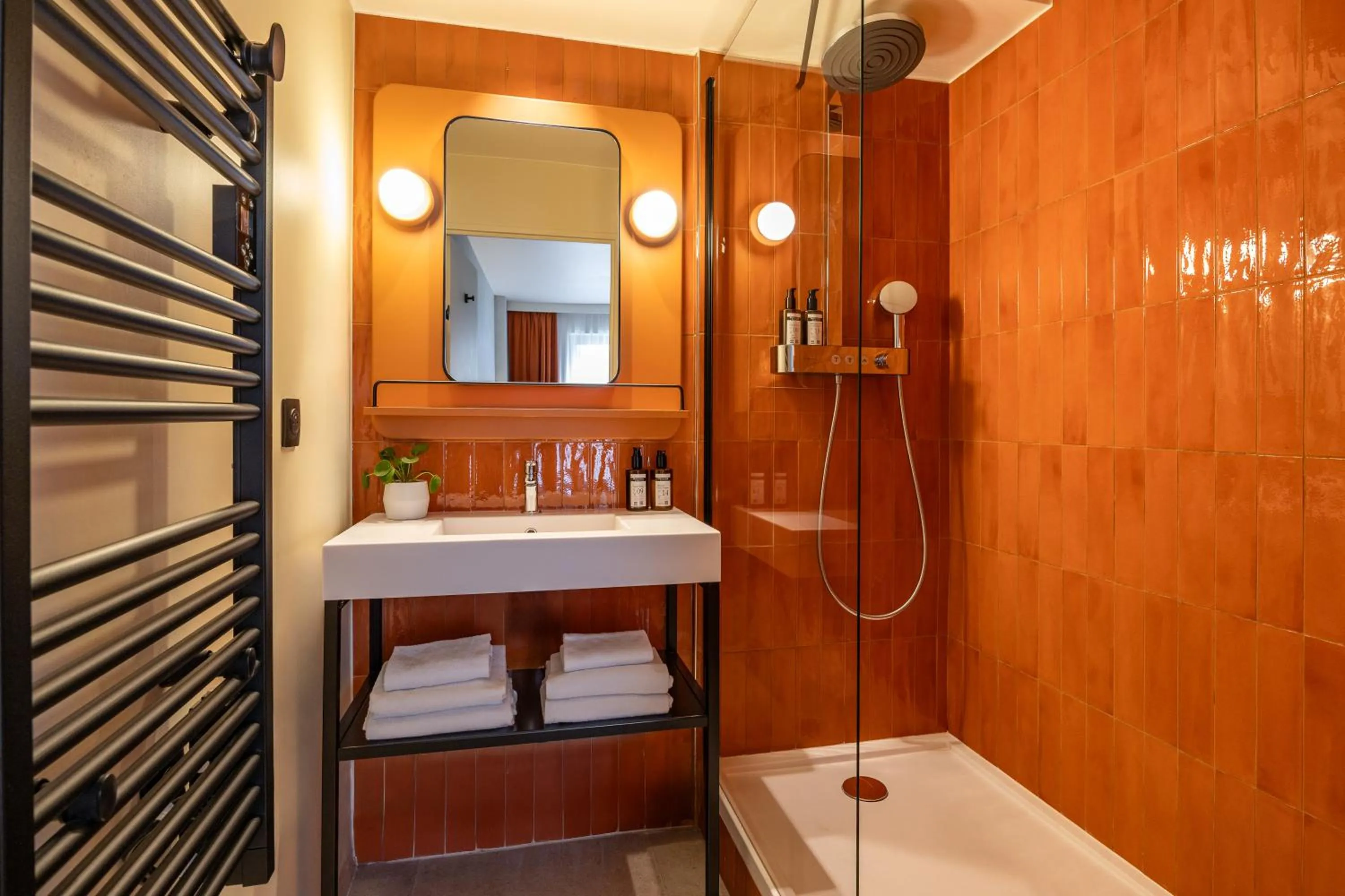 Bathroom in Citadines République Paris