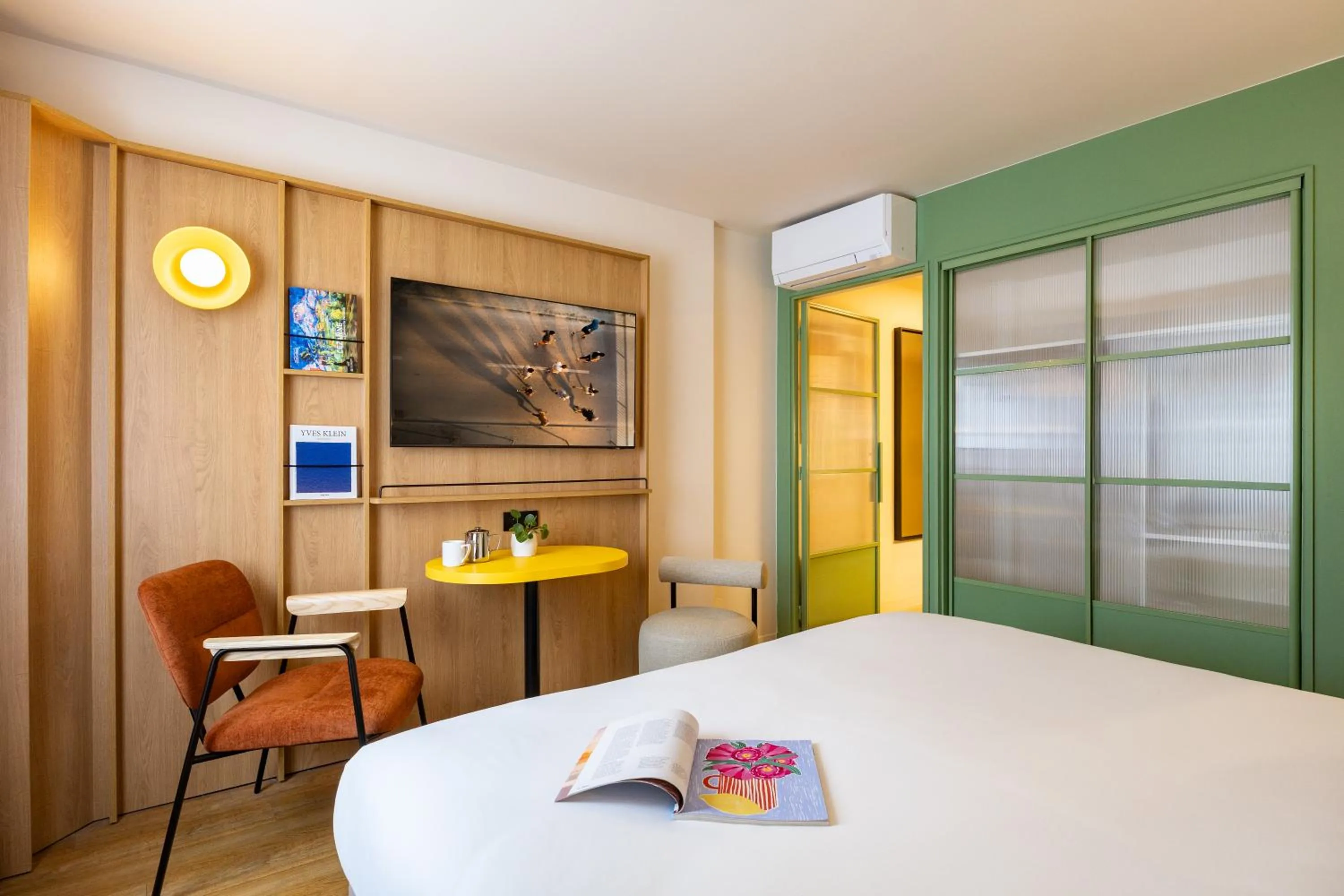 Bed in Citadines République Paris