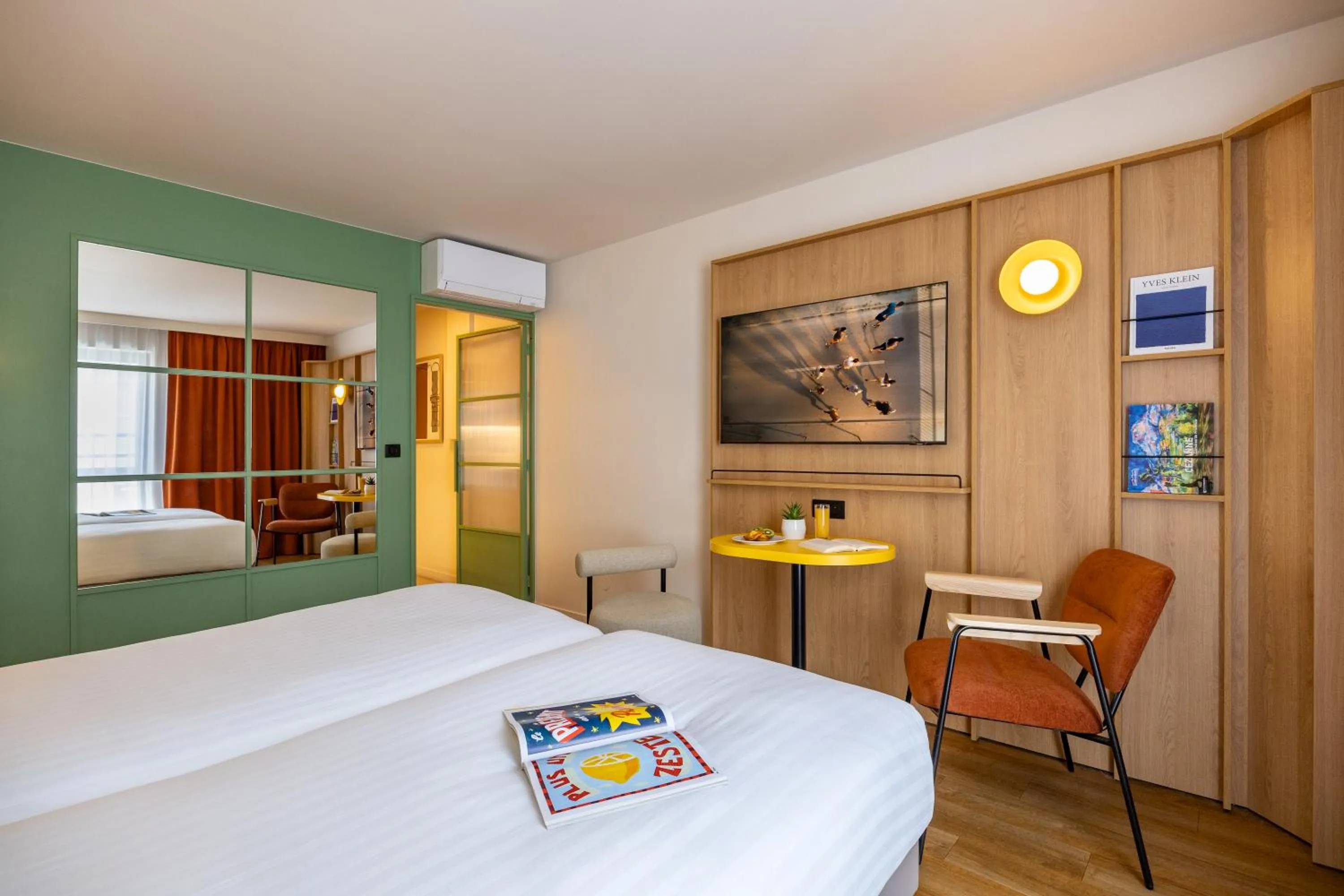 Bed in Citadines République Paris