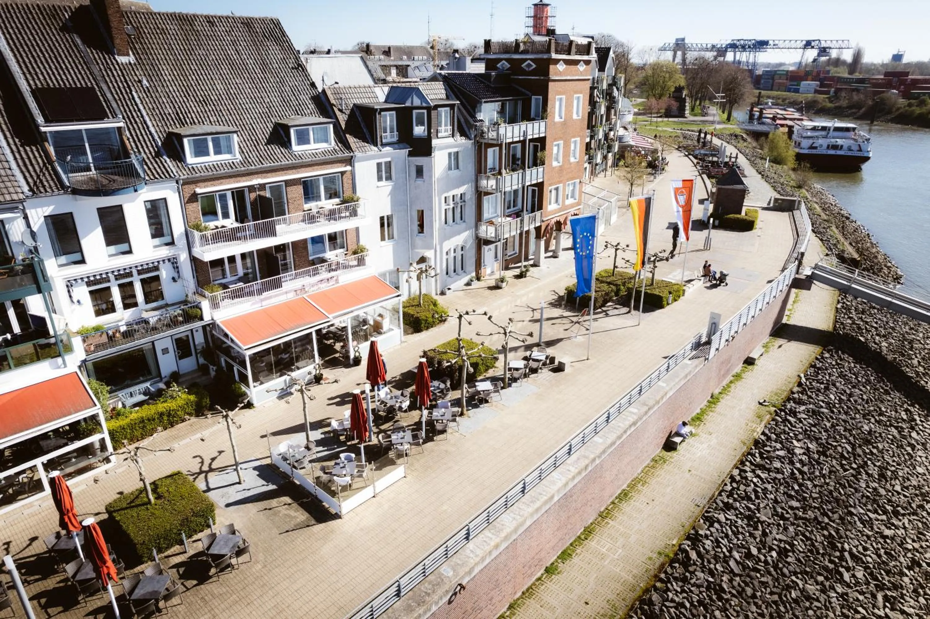 Property building in Hotel Rheinpromenade8