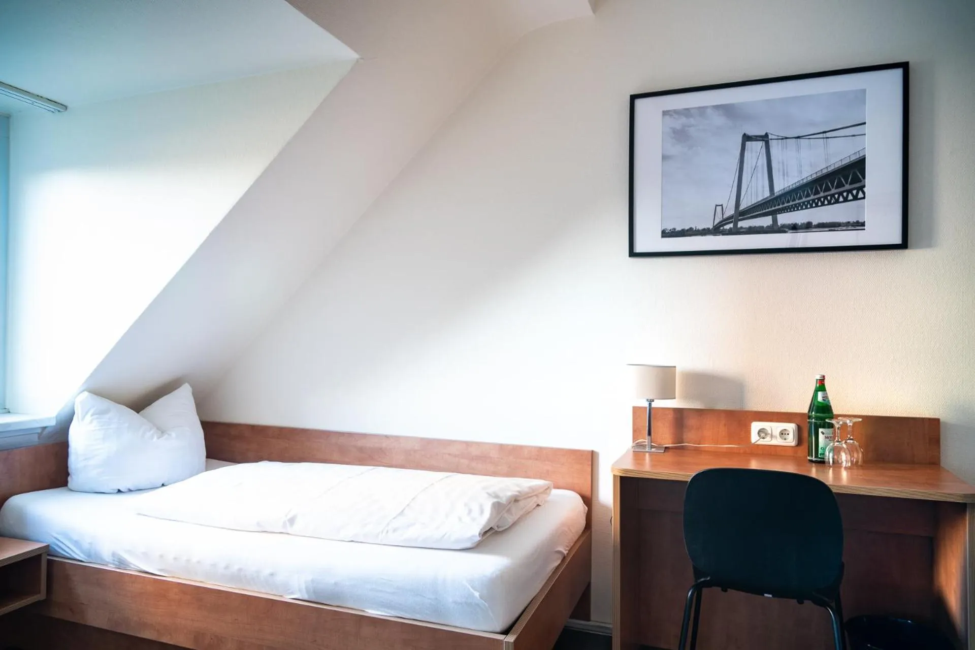 Bed in Hotel Rheinpromenade8