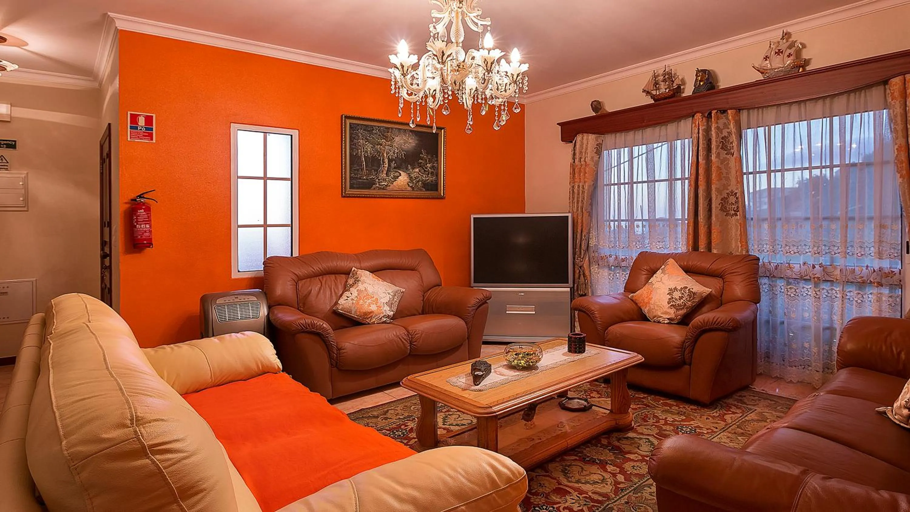 Communal lounge/ TV room in Paradise House Calheta