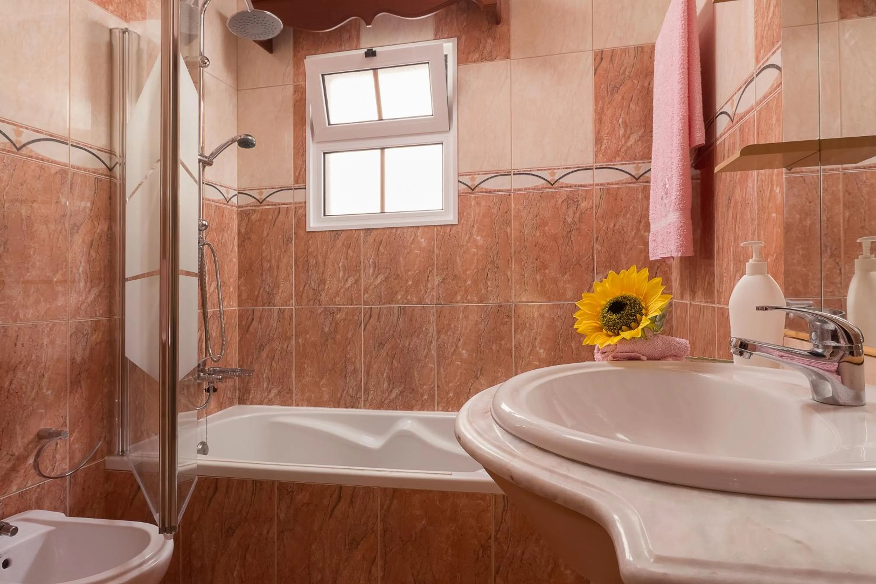 Shower in Paradise House Calheta