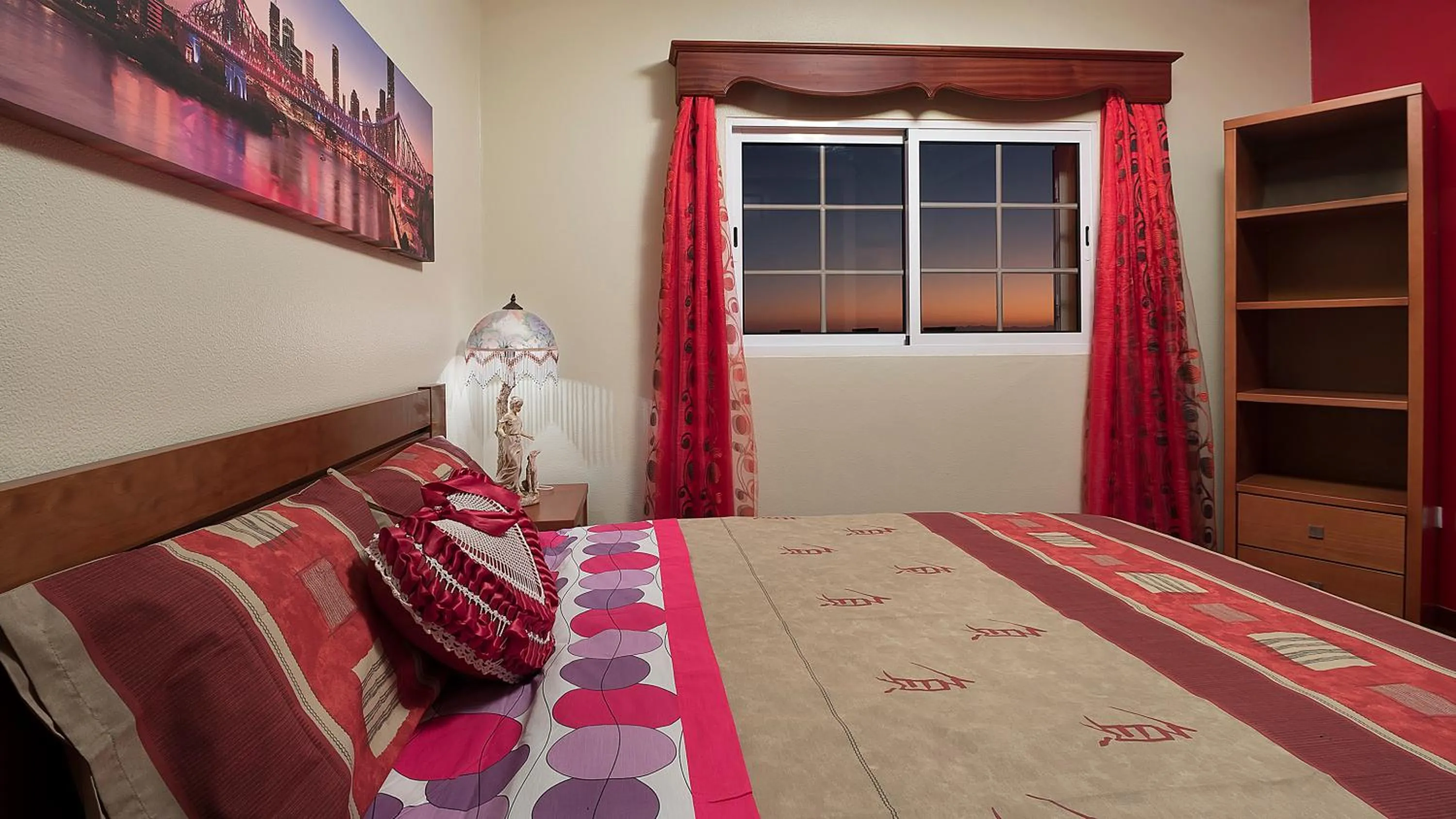 Photo of the whole room, Bed in Paradise House Calheta