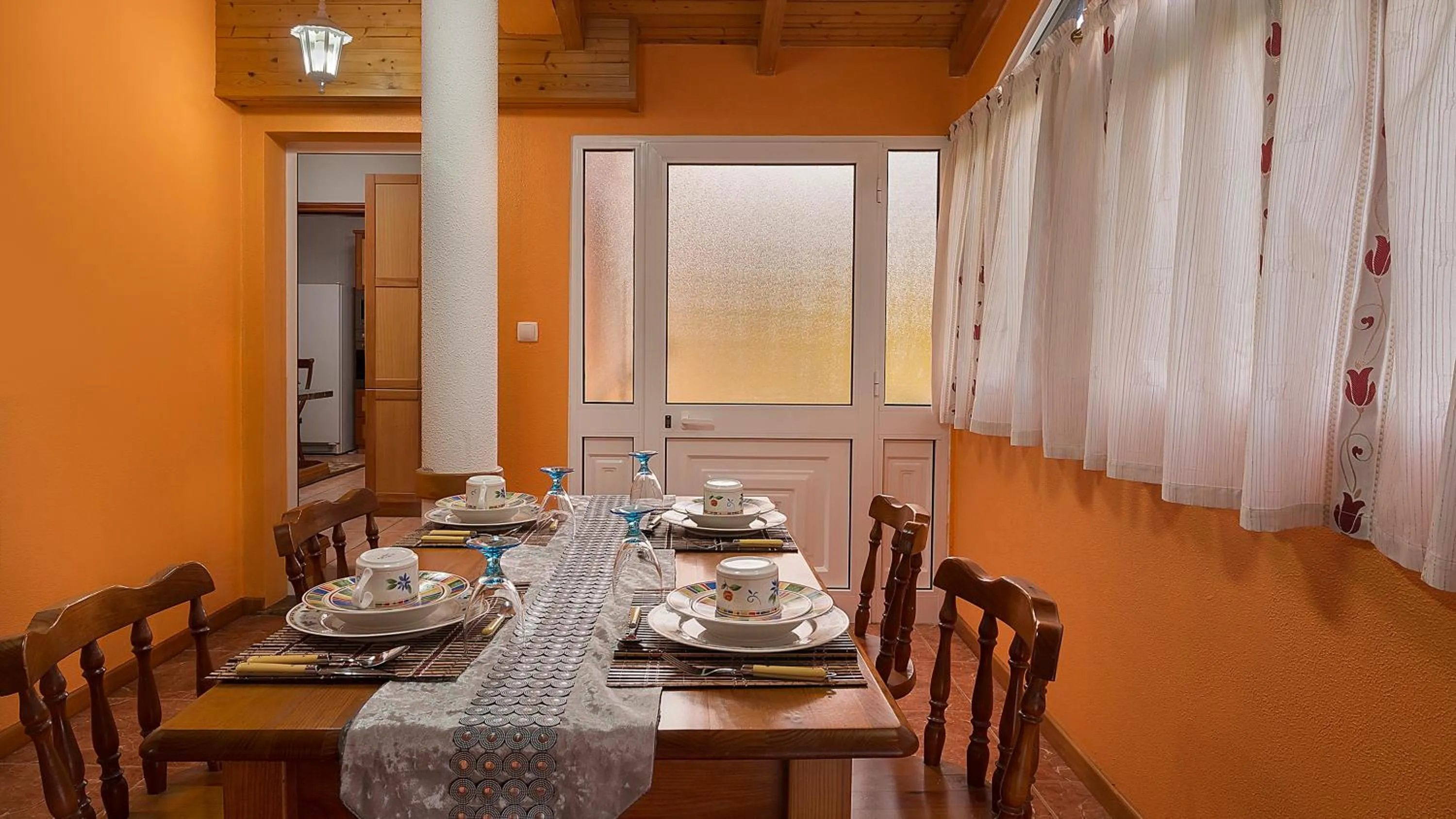 Dining area in Paradise House Calheta