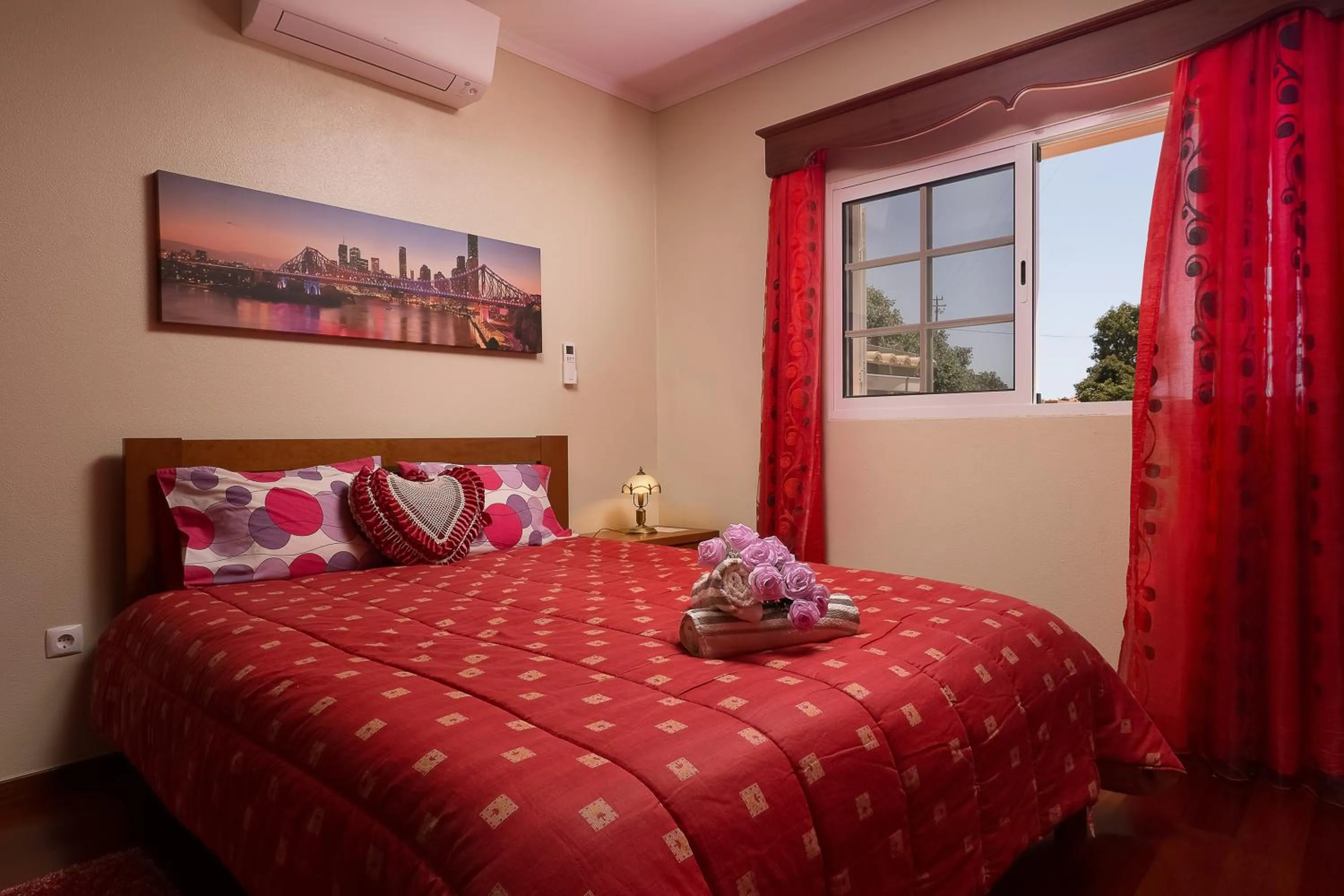 Photo of the whole room, Bed in Paradise House Calheta
