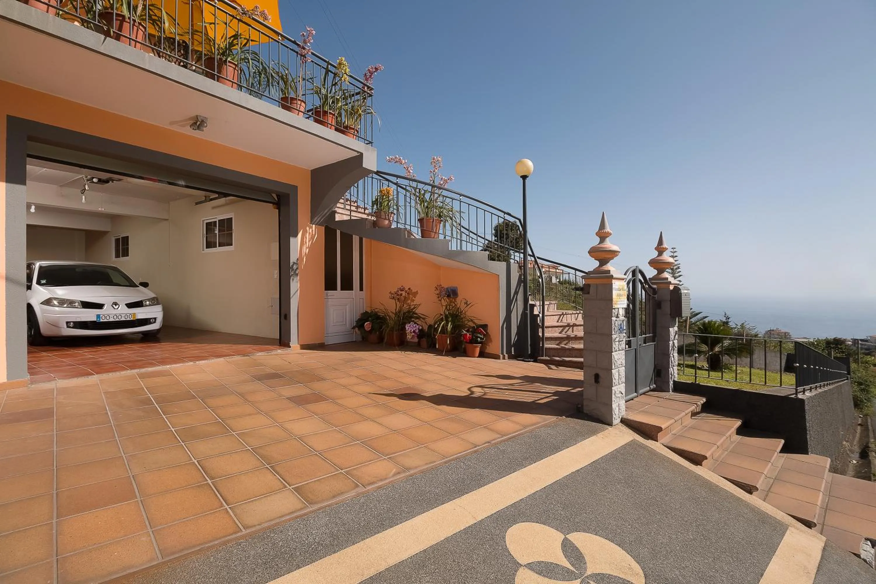Property building in Paradise House Calheta