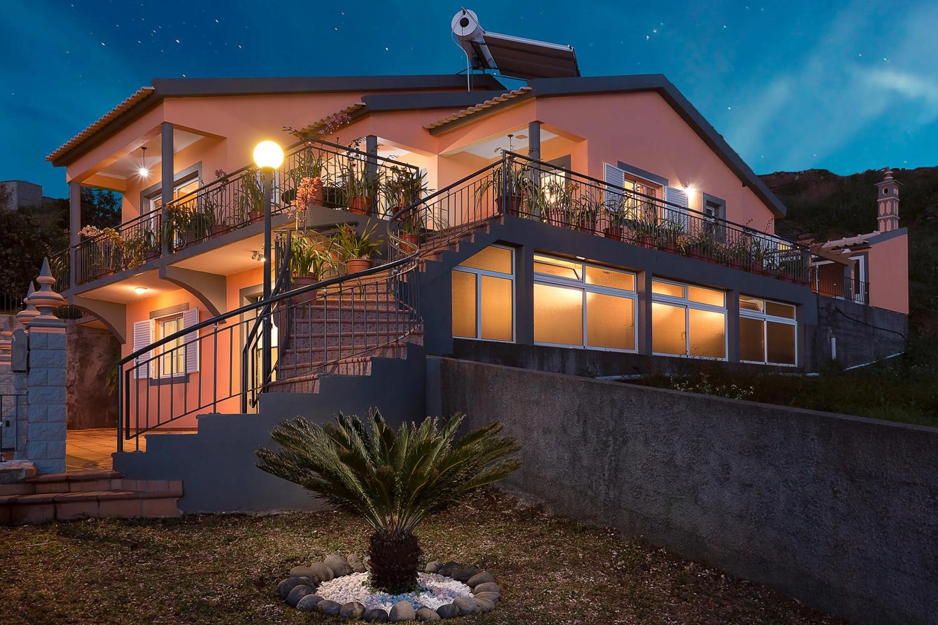 Facade/entrance in Paradise House Calheta