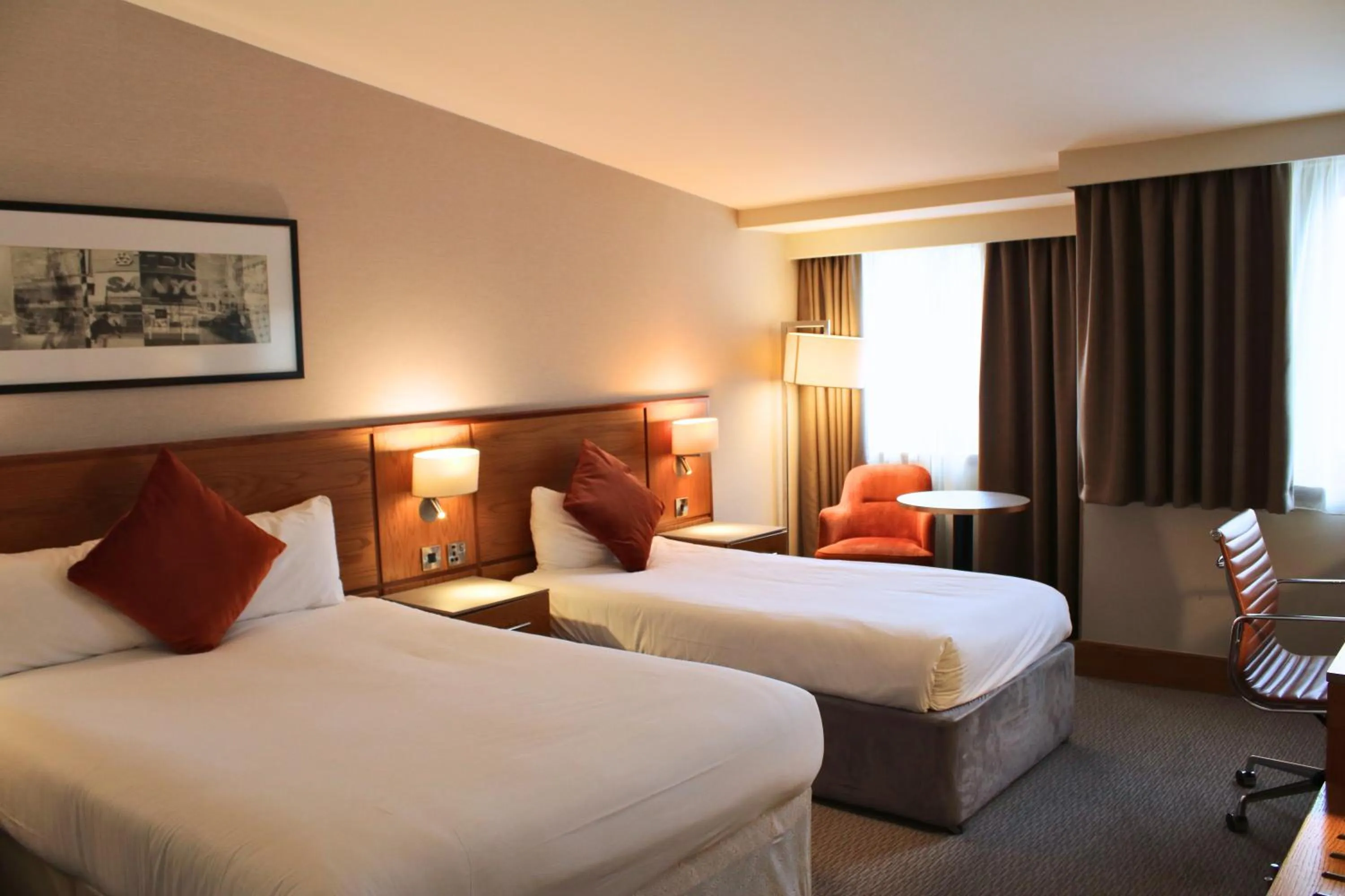 Bedroom, Bed in The Crown London, WorldHotels Distinctive