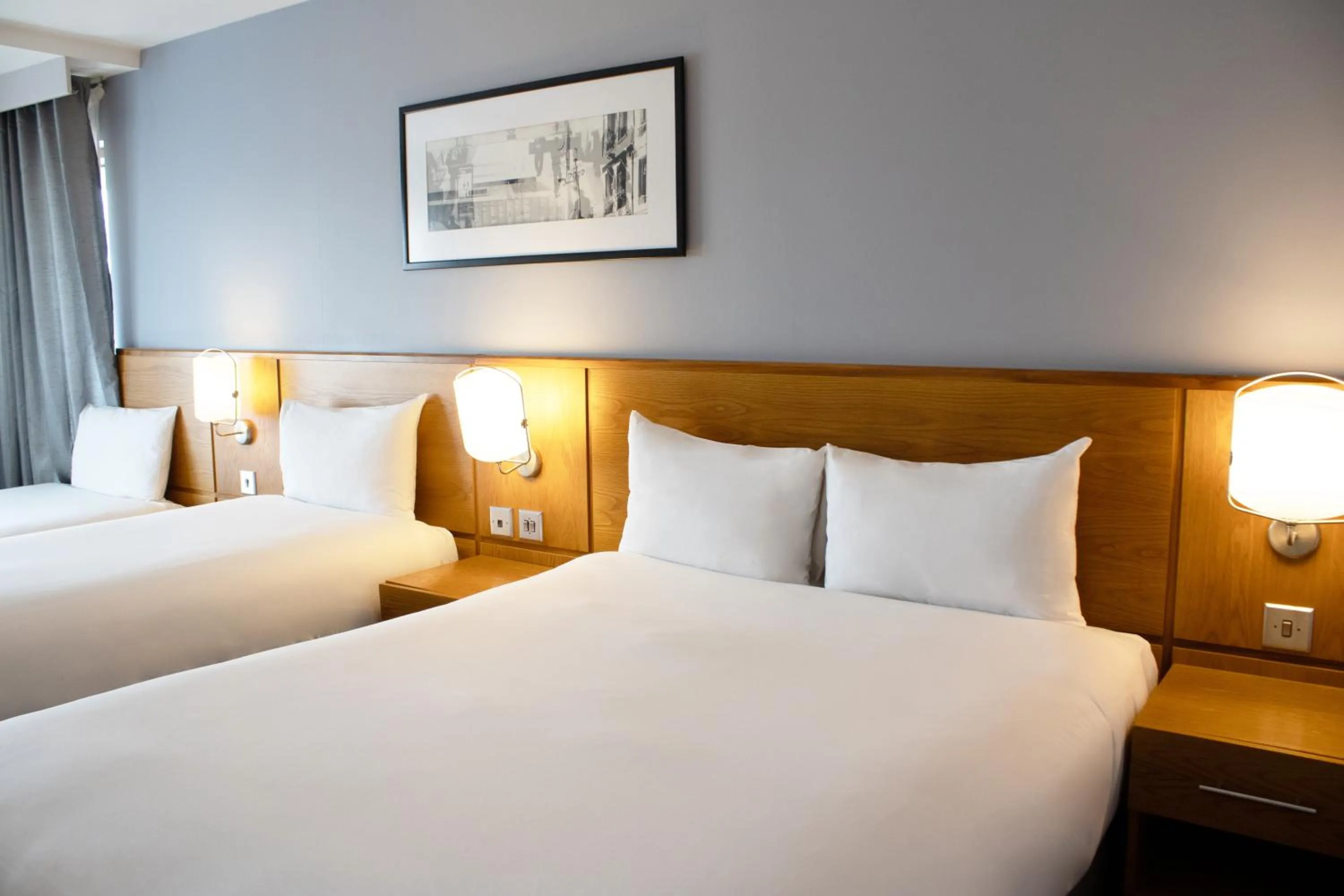 Bedroom, Bed in The Crown London, WorldHotels Distinctive