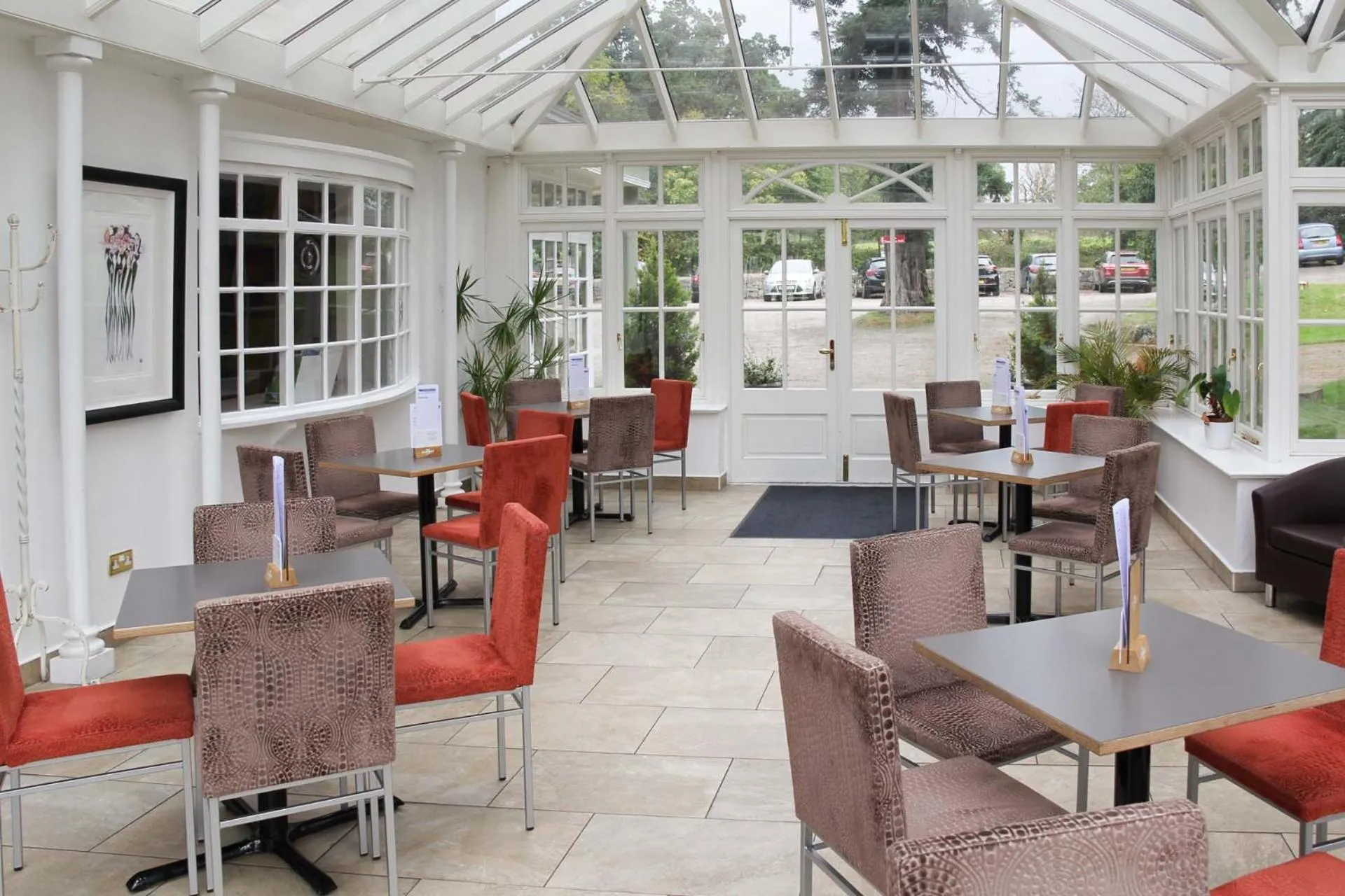 Restaurant/places to eat in Oriel Hotel