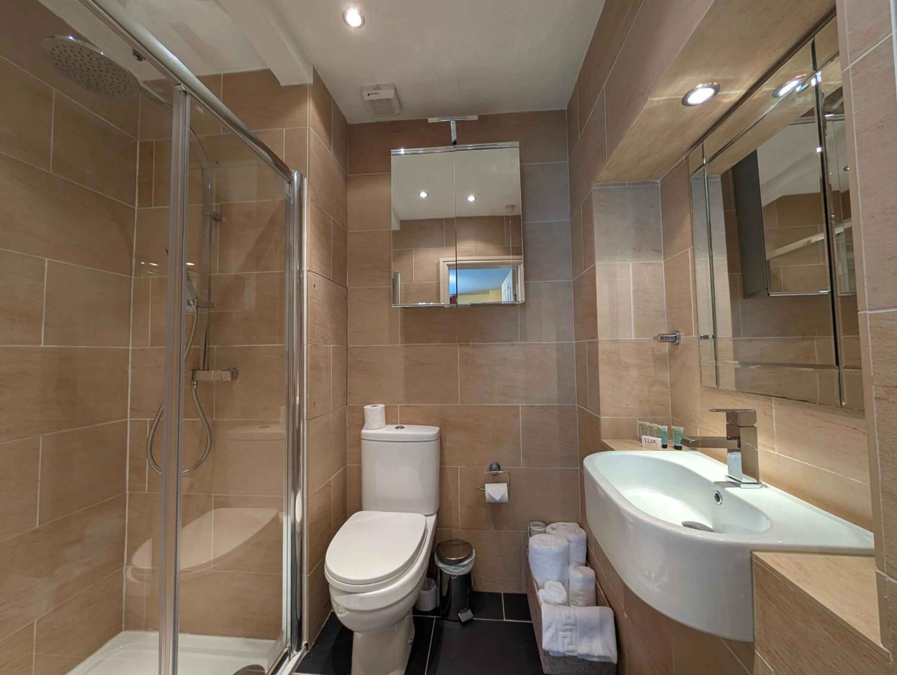 Toilet in Oriel Hotel