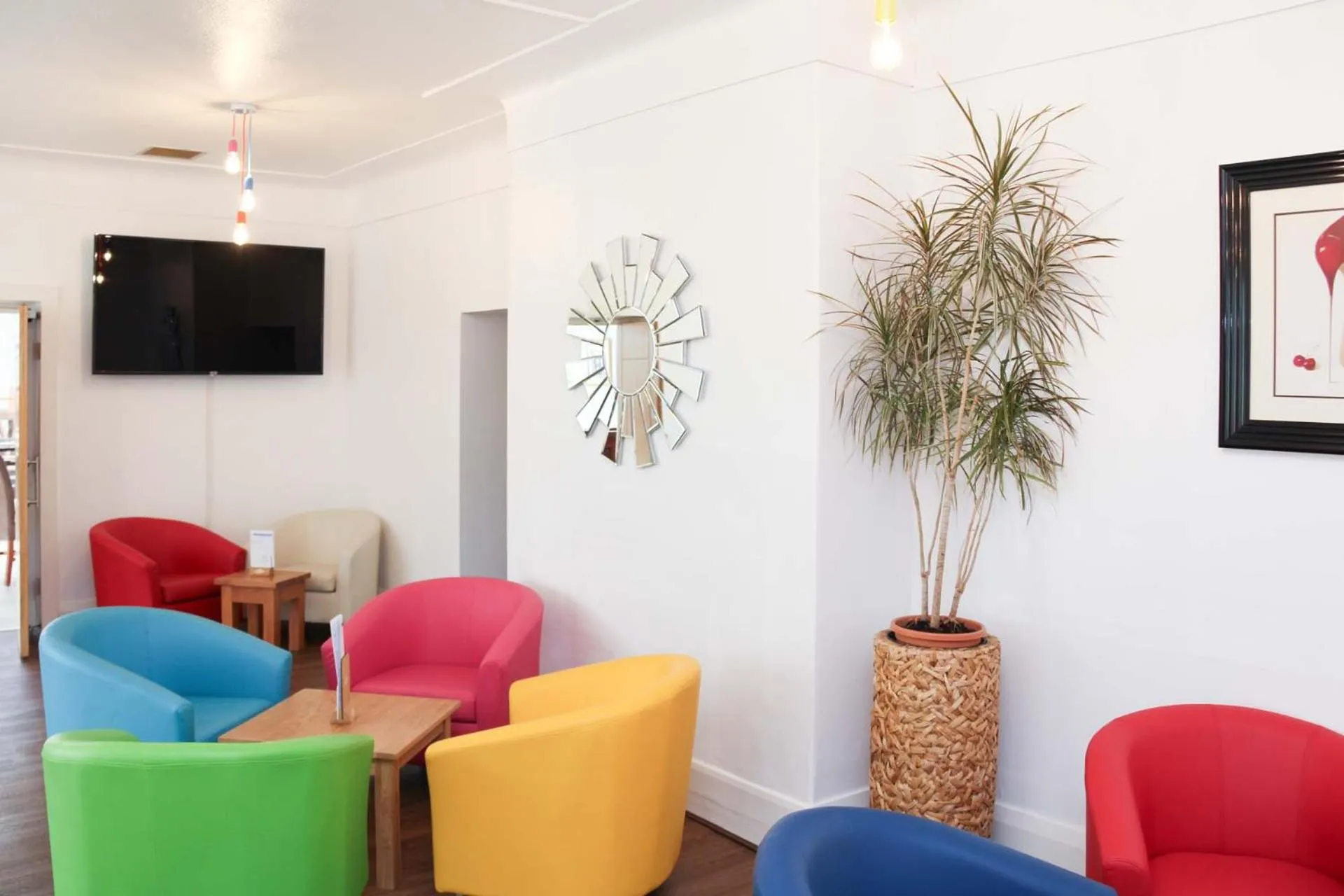 Communal lounge/ TV room in Oriel Hotel