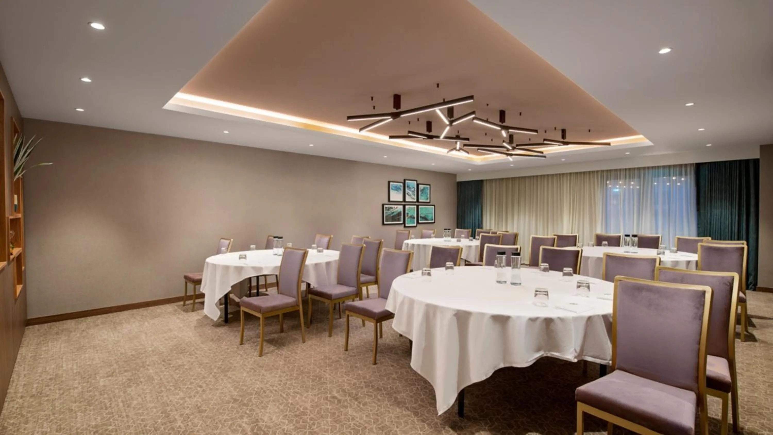 Meeting/conference room in Holiday Inn London Gatwick - Worth by IHG
