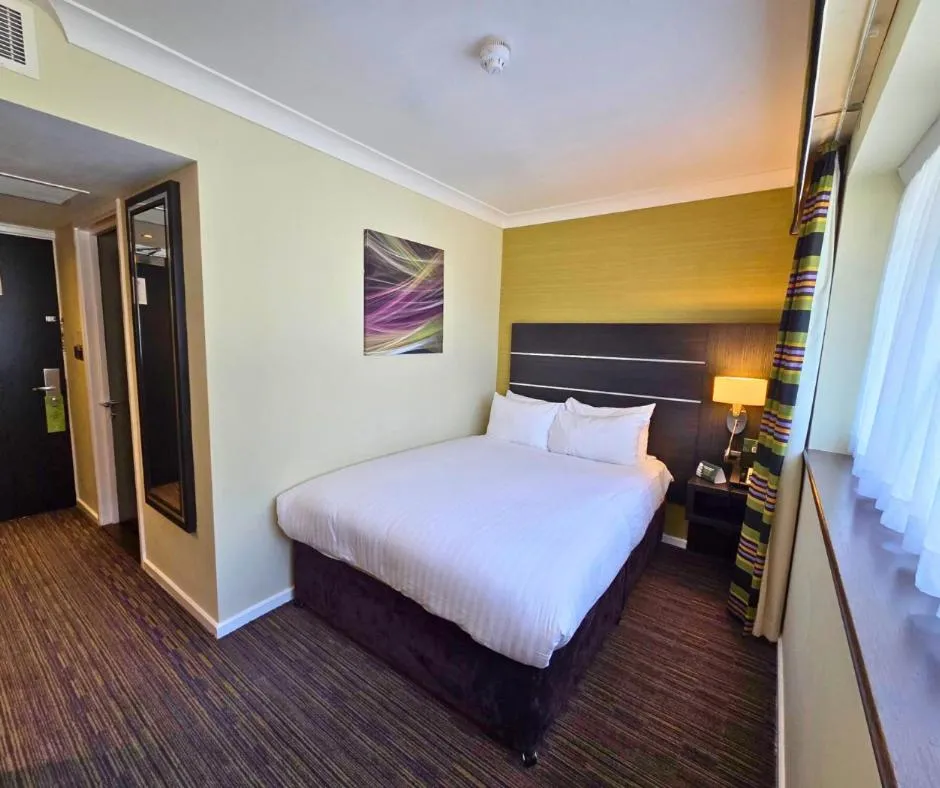 Bedroom, Bed in Holiday Inn London Gatwick - Worth by IHG