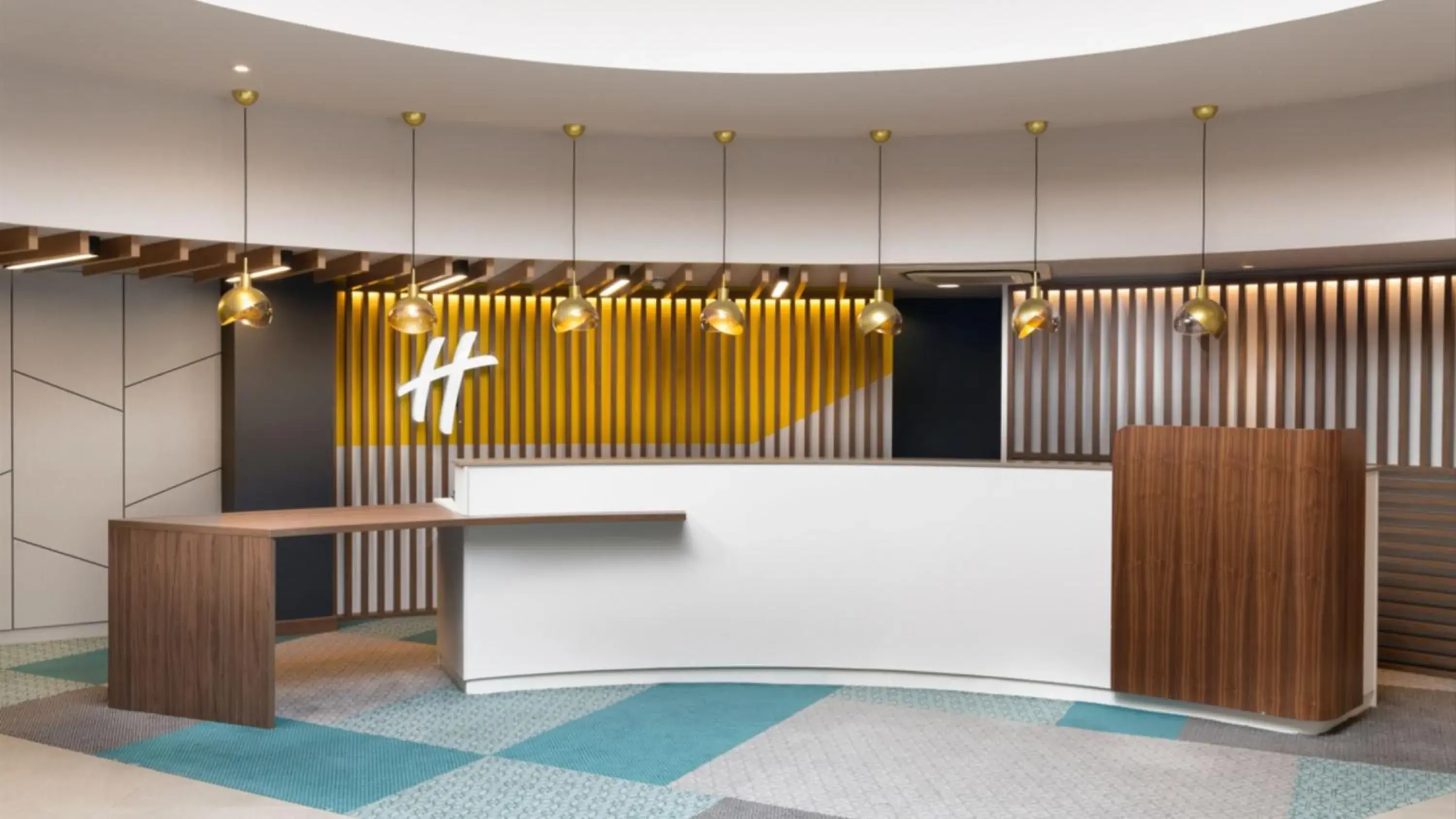 Lobby or reception in Holiday Inn London Gatwick - Worth by IHG Lobby or reception in Holiday Inn London Gatwick - Worth by IHG
