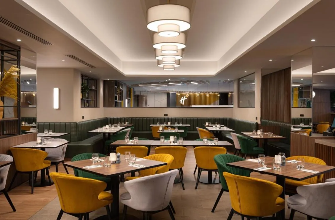 Restaurant/places to eat in Holiday Inn London Gatwick - Worth by IHG
