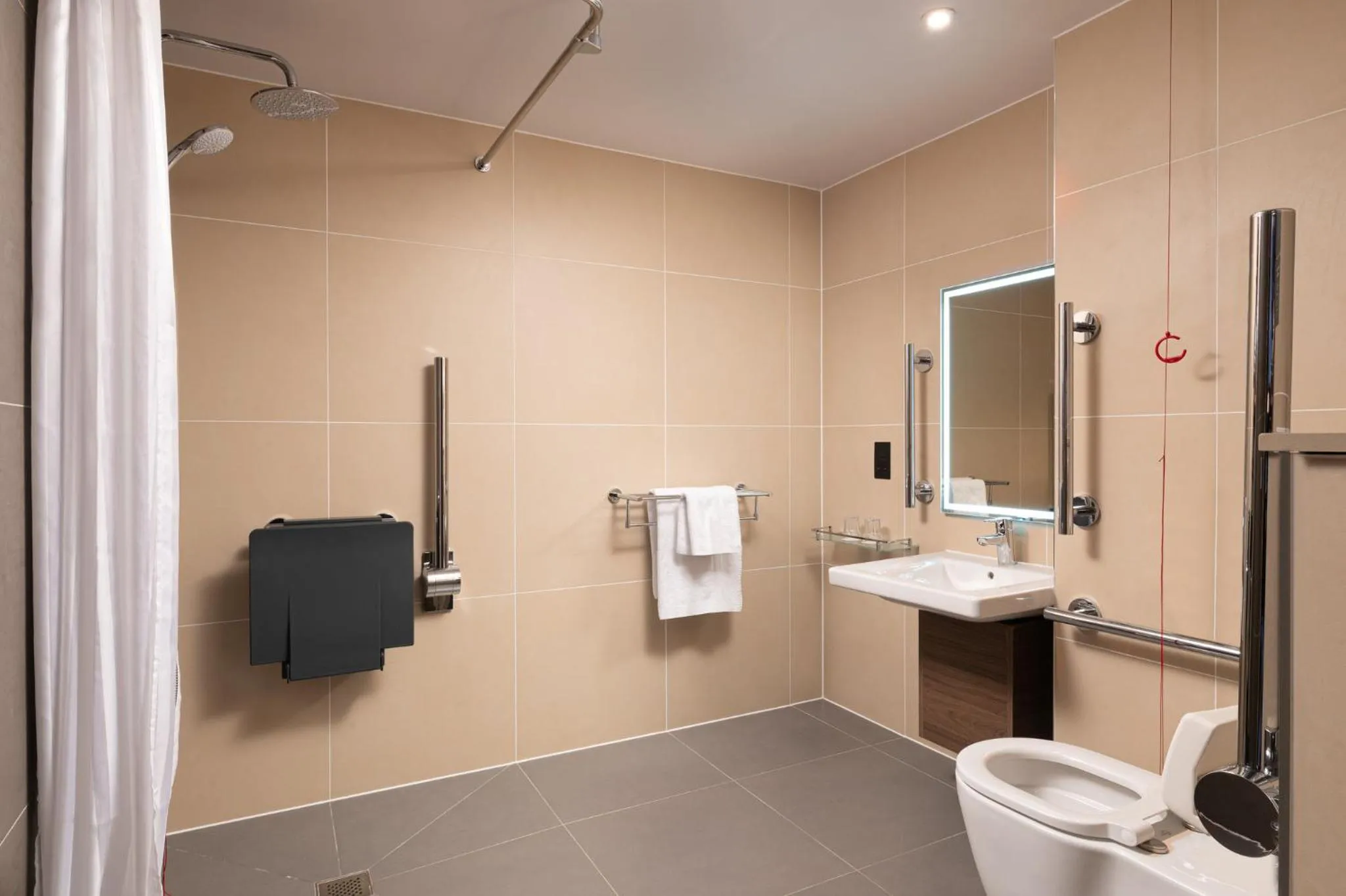 Photo of the whole room in Holiday Inn London Gatwick - Worth by IHG