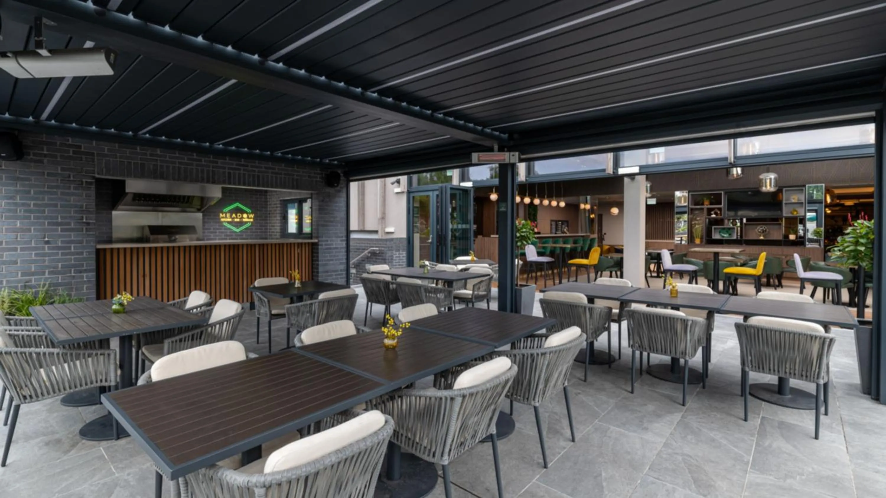 Restaurant/places to eat in Holiday Inn London Gatwick - Worth by IHG