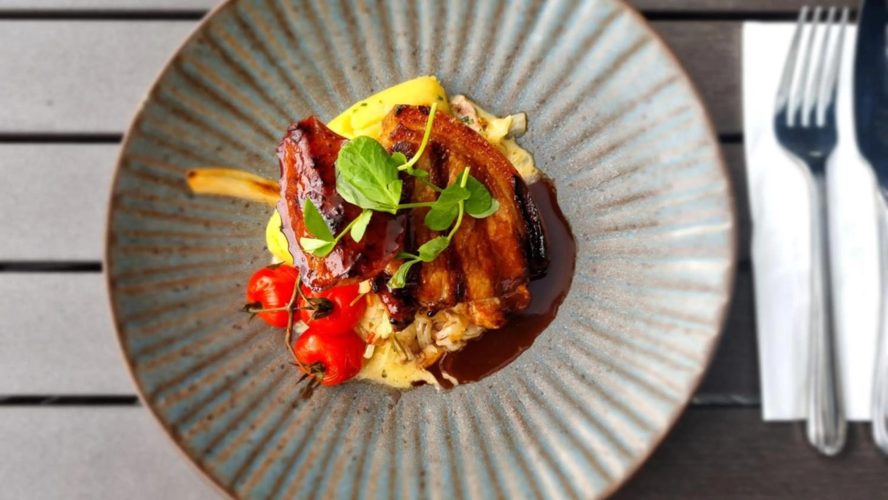 Restaurant/places to eat in Holiday Inn London Gatwick - Worth by IHG